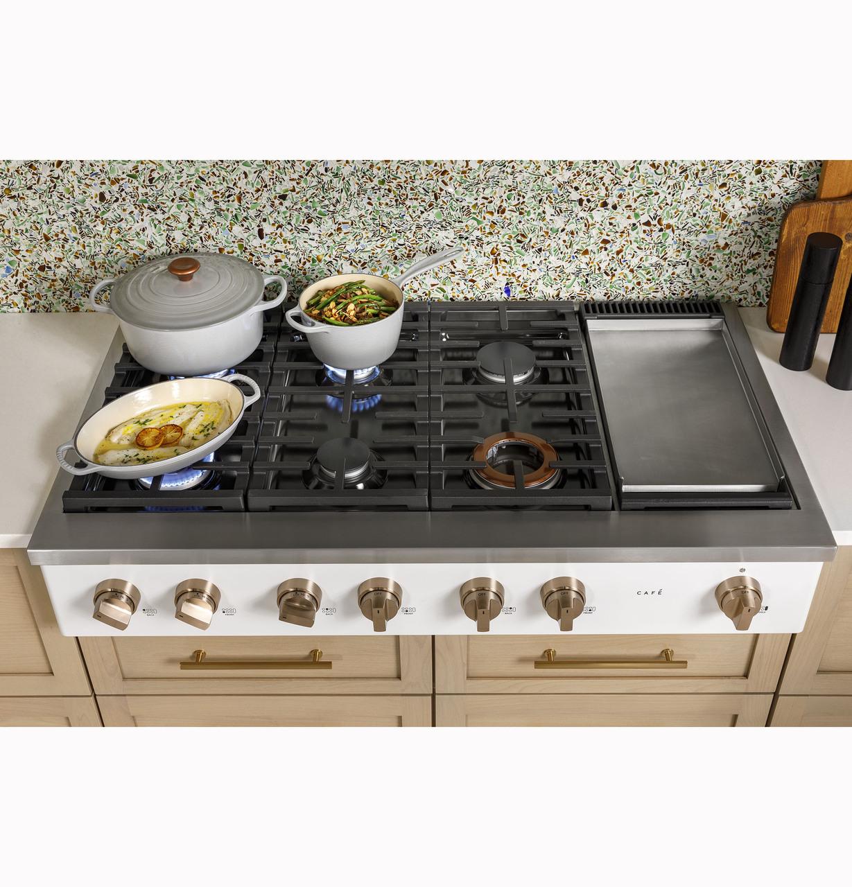 Cafe CGU486P3TD1 CAF(EBACK)™ 48" Commercial-Style Gas Rangetop with 6 Burners and Integrated Griddle (Natural Gas) - Image 10