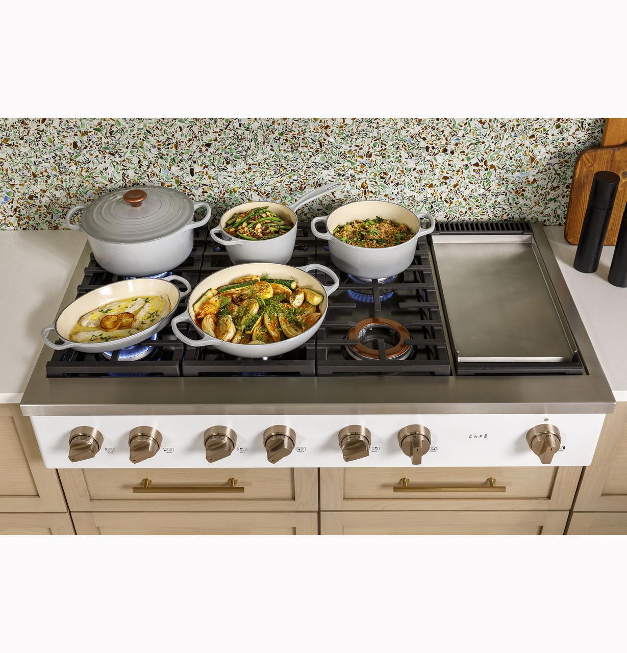 Cafe CGU486P3TD1 CAF(EBACK)™ 48" Commercial-Style Gas Rangetop with 6 Burners and Integrated Griddle (Natural Gas) - Image 12