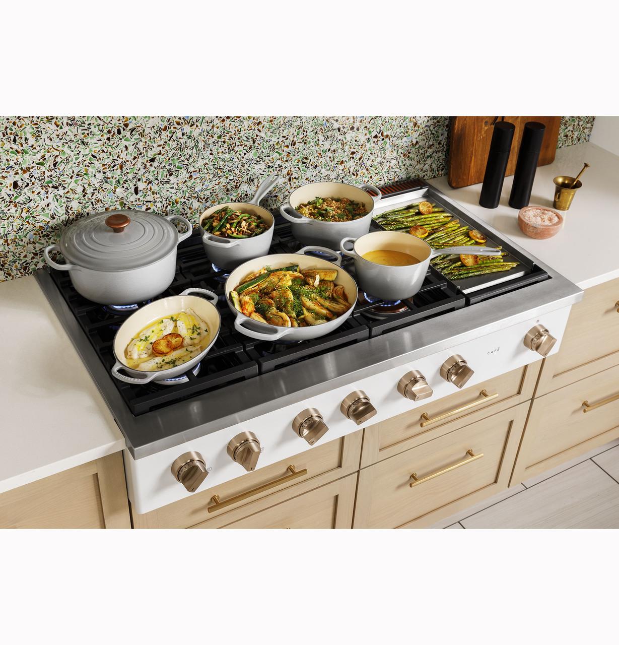 Cafe CGU486P3TD1 CAF(EBACK)™ 48" Commercial-Style Gas Rangetop with 6 Burners and Integrated Griddle (Natural Gas) - Image 6