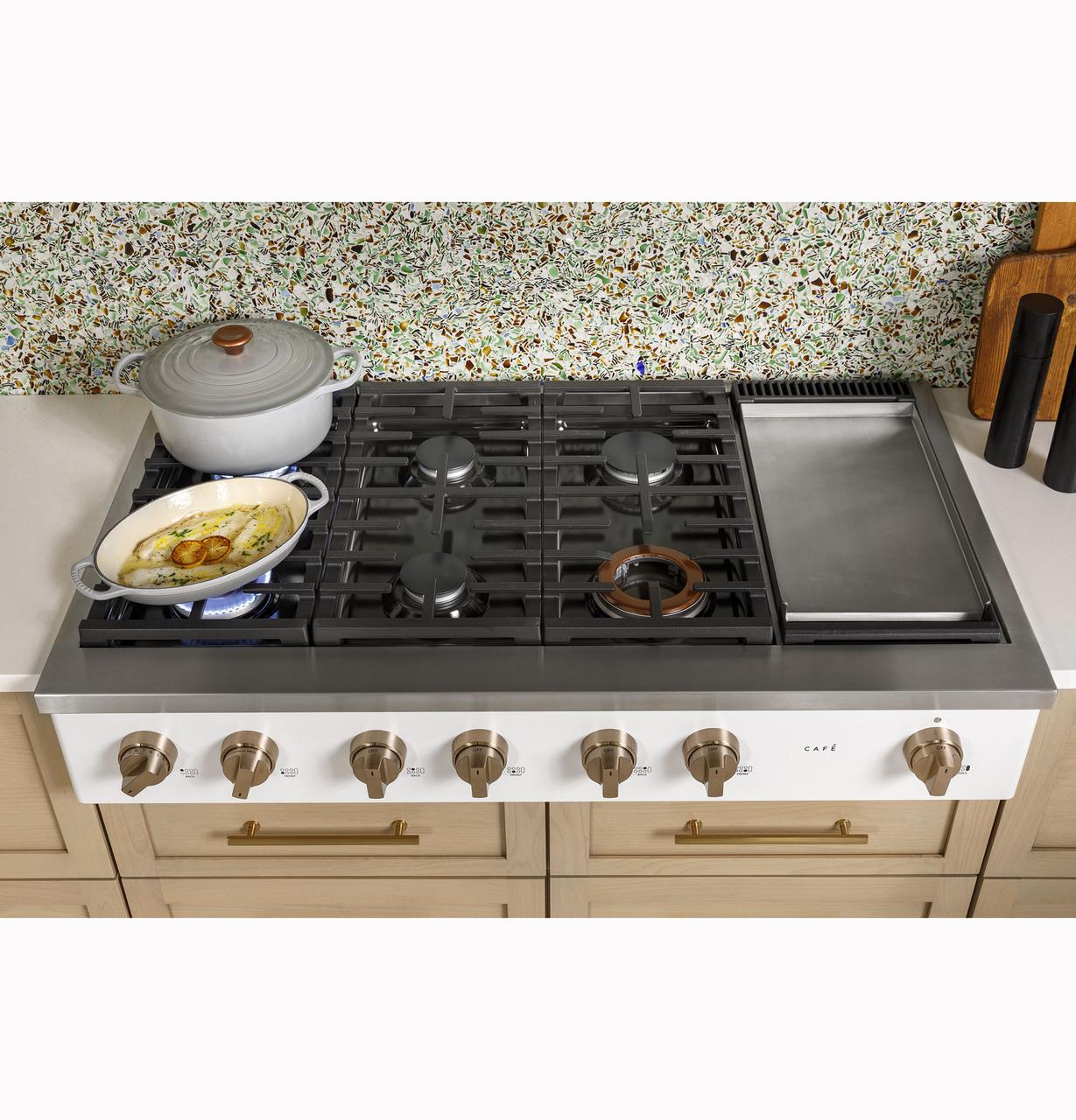 Cafe CGU486P3TD1 CAF(EBACK)™ 48" Commercial-Style Gas Rangetop with 6 Burners and Integrated Griddle (Natural Gas) - Image 9