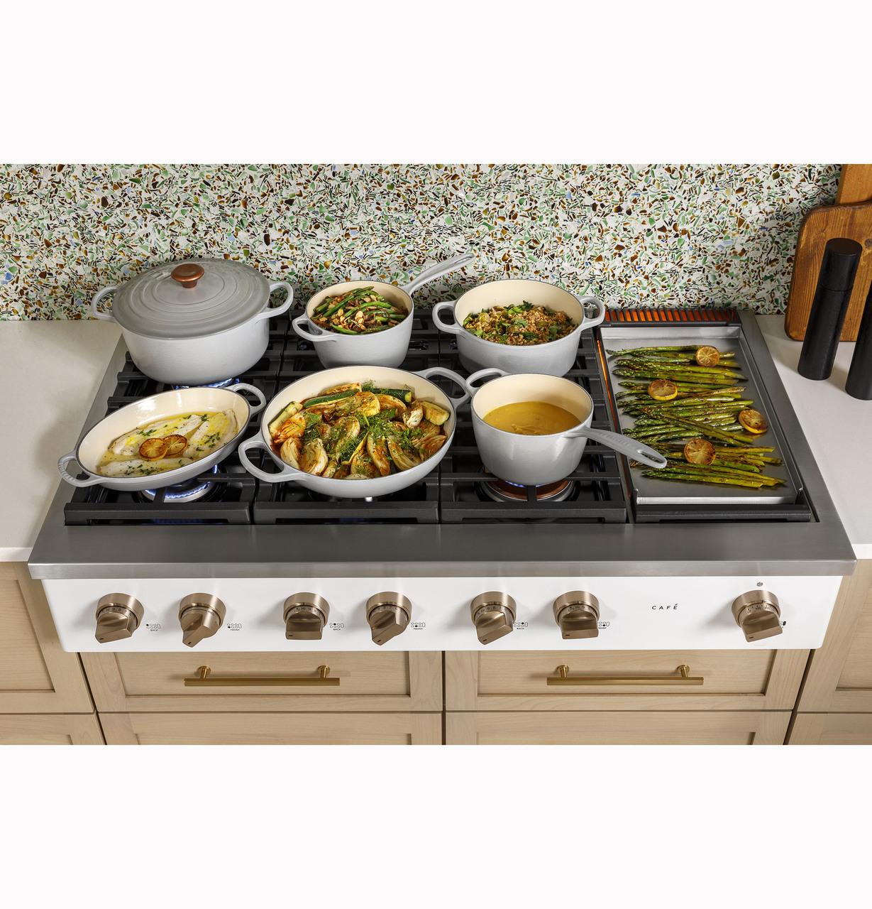Cafe CGU486P4TW2 CAF(EBACK)™ 48" Commercial-Style Gas Rangetop with 6 Burners and Integrated Griddle (Natural Gas) - Image 14