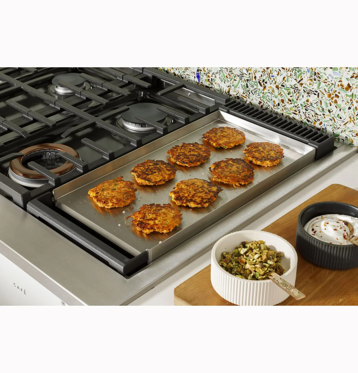 Cafe CGU486P4TW2 CAF(EBACK)™ 48" Commercial-Style Gas Rangetop with 6 Burners and Integrated Griddle (Natural Gas) - Image 17