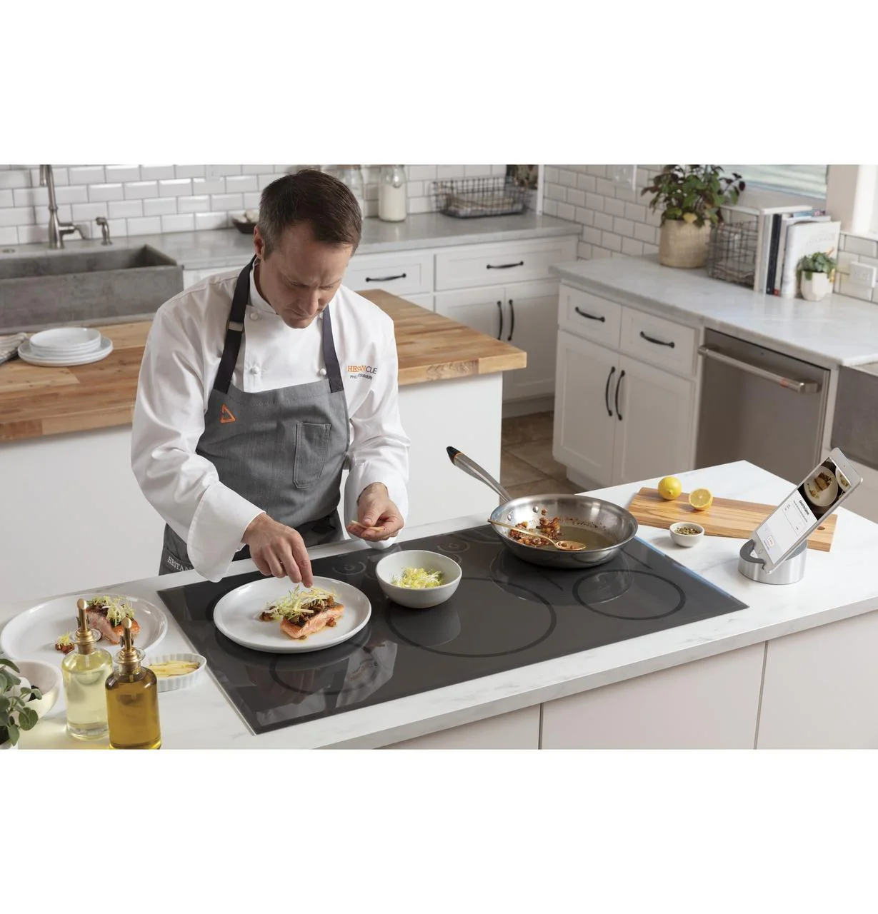 Caf(eback)™ 30" Smart Touch-Control Induction Cooktop - Image 16