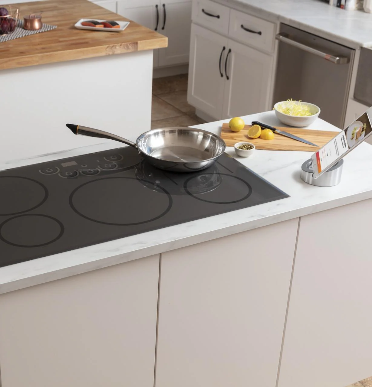 Caf(eback)™ 30" Smart Touch-Control Induction Cooktop - Image 8