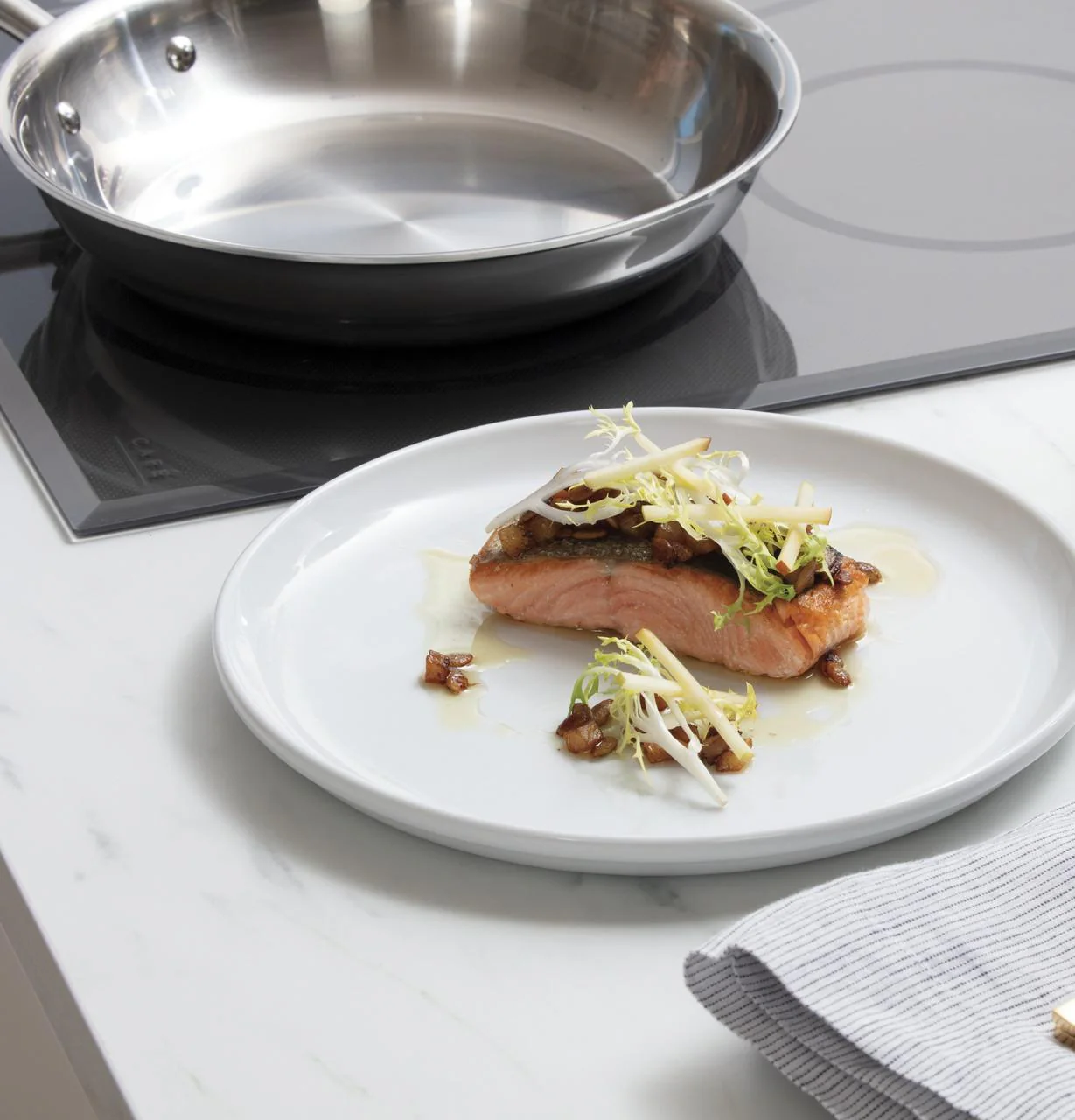 Caf(eback)™ 36" Smart Touch-Control Induction Cooktop - Image 10