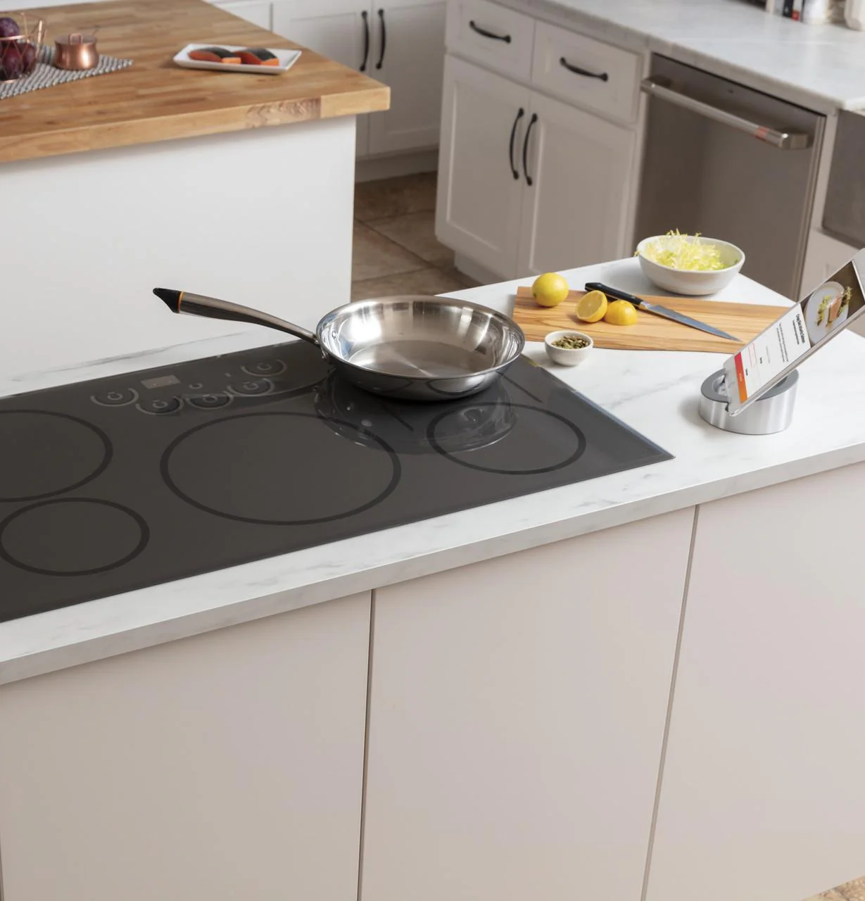 Caf(eback)™ 36" Smart Touch-Control Induction Cooktop - Image 13
