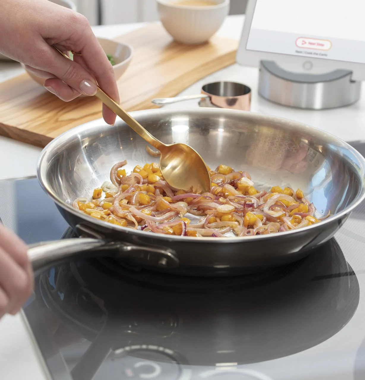 Caf(eback)™ 36" Smart Touch-Control Induction Cooktop - Image 17