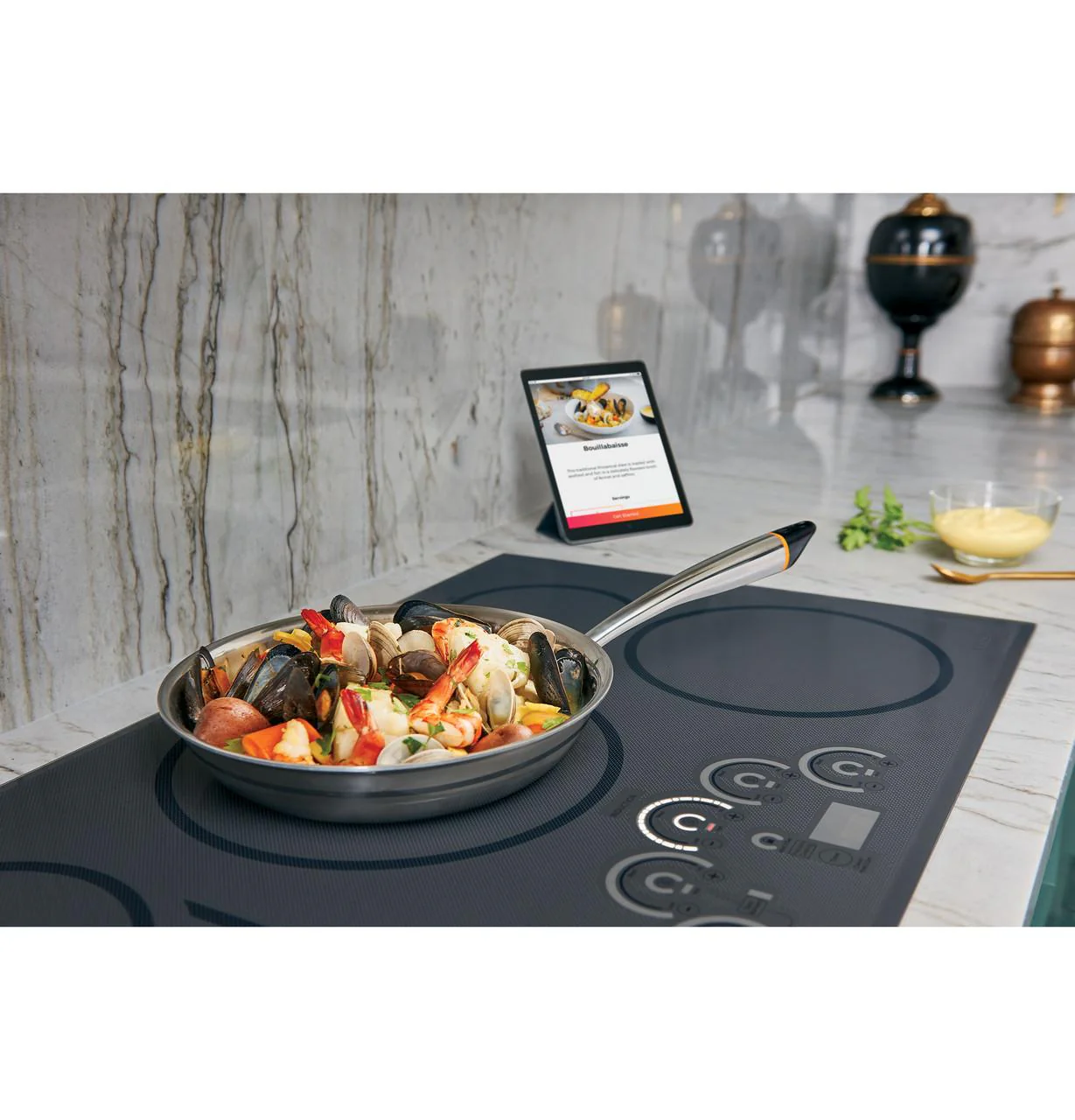 Caf(eback)™ 36" Smart Touch-Control Induction Cooktop - Image 31