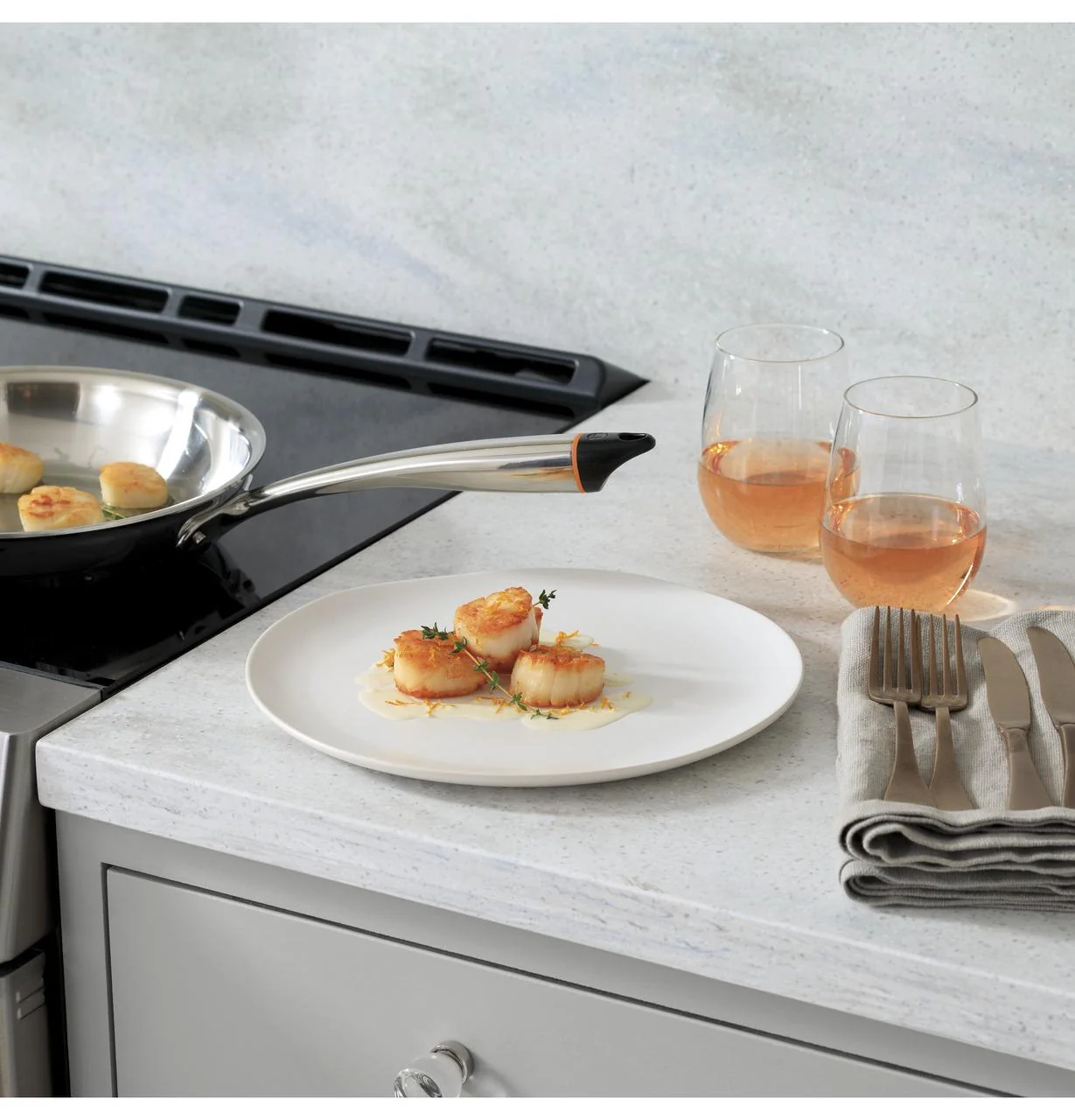 Cafe CHS900P2MS1 CAF(EBACK)™ 30" Smart Slide-In, Front-Control, Induction and Convection Range with Warming Drawer - Image 10