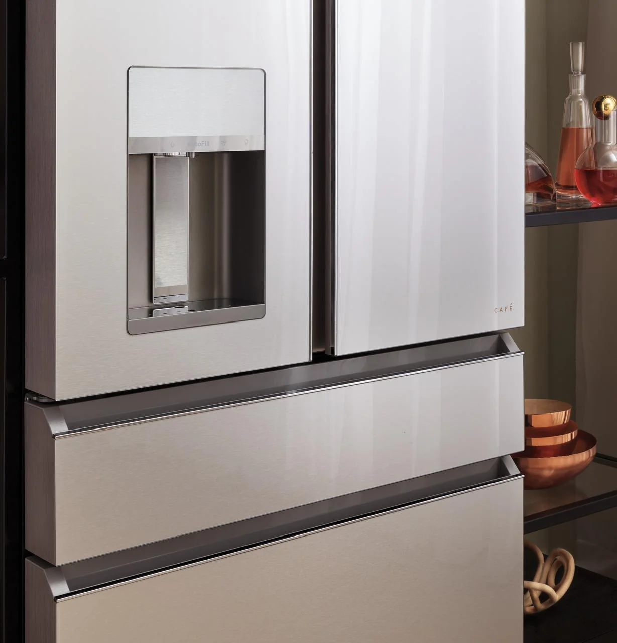 Cafe CVE28DM5NS5 CAF(EBACK)™ ENERGY STAR® 27.8 Cu. Ft. Smart 4-Door French-Door Refrigerator in Platinum Glass - Image 24