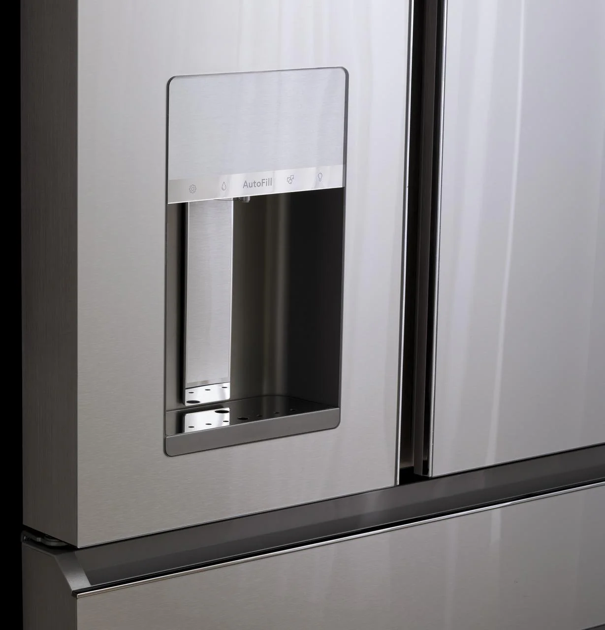 Cafe CVE28DM5NS5 CAF(EBACK)™ ENERGY STAR® 27.8 Cu. Ft. Smart 4-Door French-Door Refrigerator in Platinum Glass - Image 25