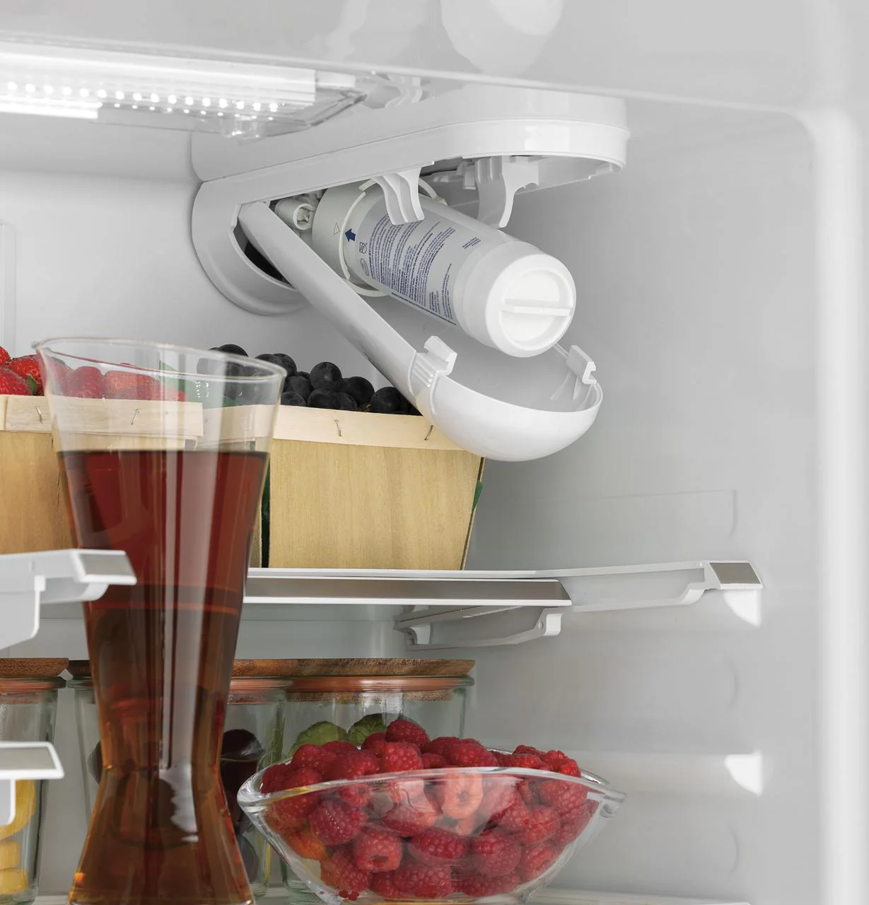Cafe CWE19SP3ND1 CAF(EBACK)™ ENERGY STAR® 18.6 Cu. Ft. Counter-Depth French-Door Refrigerator - Image 9
