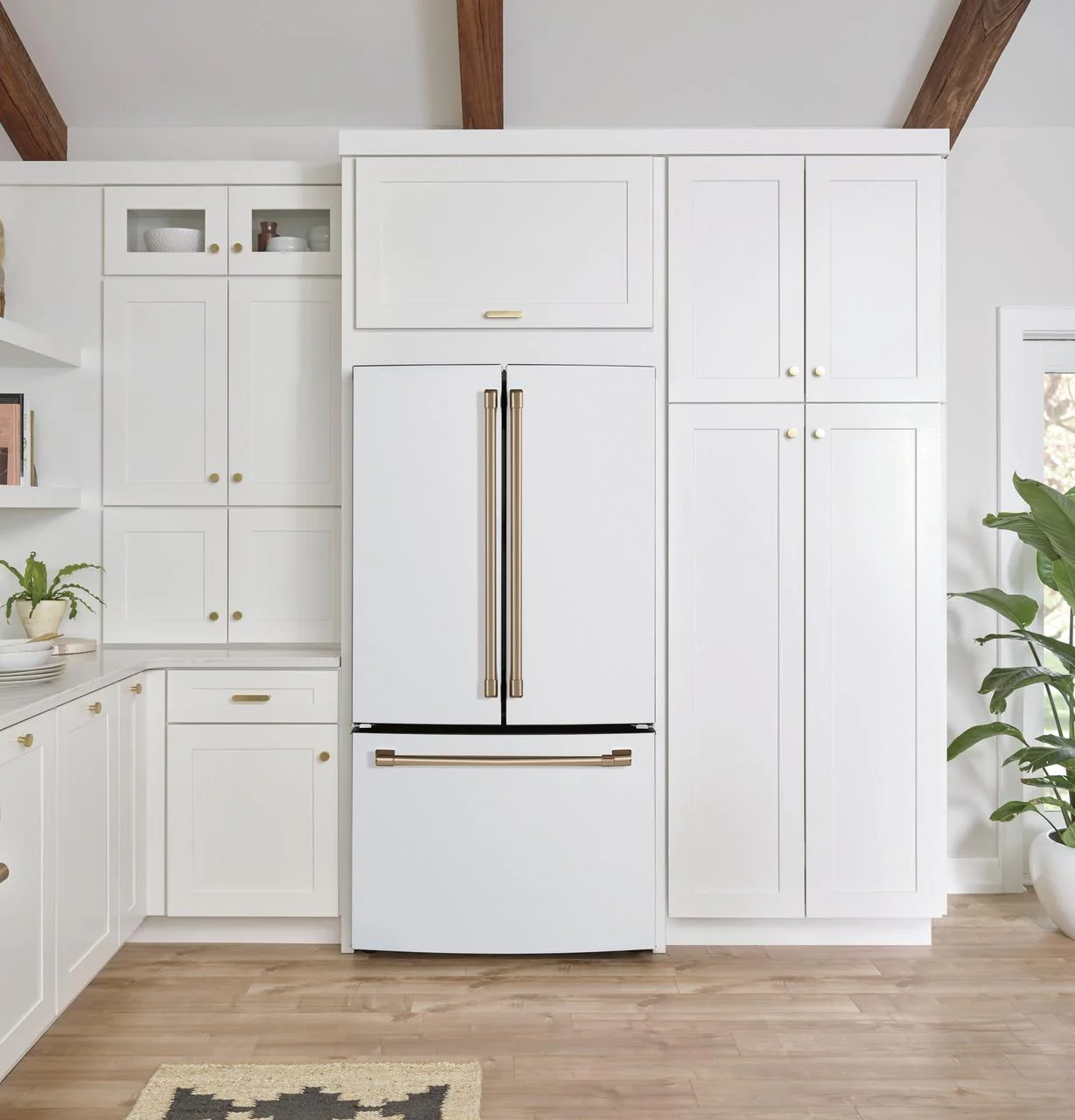 Cafe CWE19SP4NW2 CAF(EBACK)™ ENERGY STAR 18.6 Cu. Ft. Counter-Depth French-Door Refrigerator - Image 8