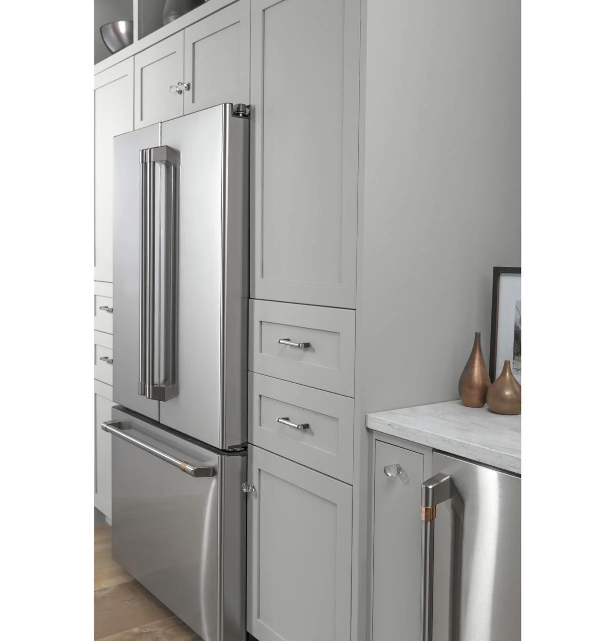 Cafe CWE23SP2MS1 CAF(EBACK)™ ENERGY STAR® 23.1 Cu. Ft. Smart Counter-Depth French-Door Refrigerator - Image 11