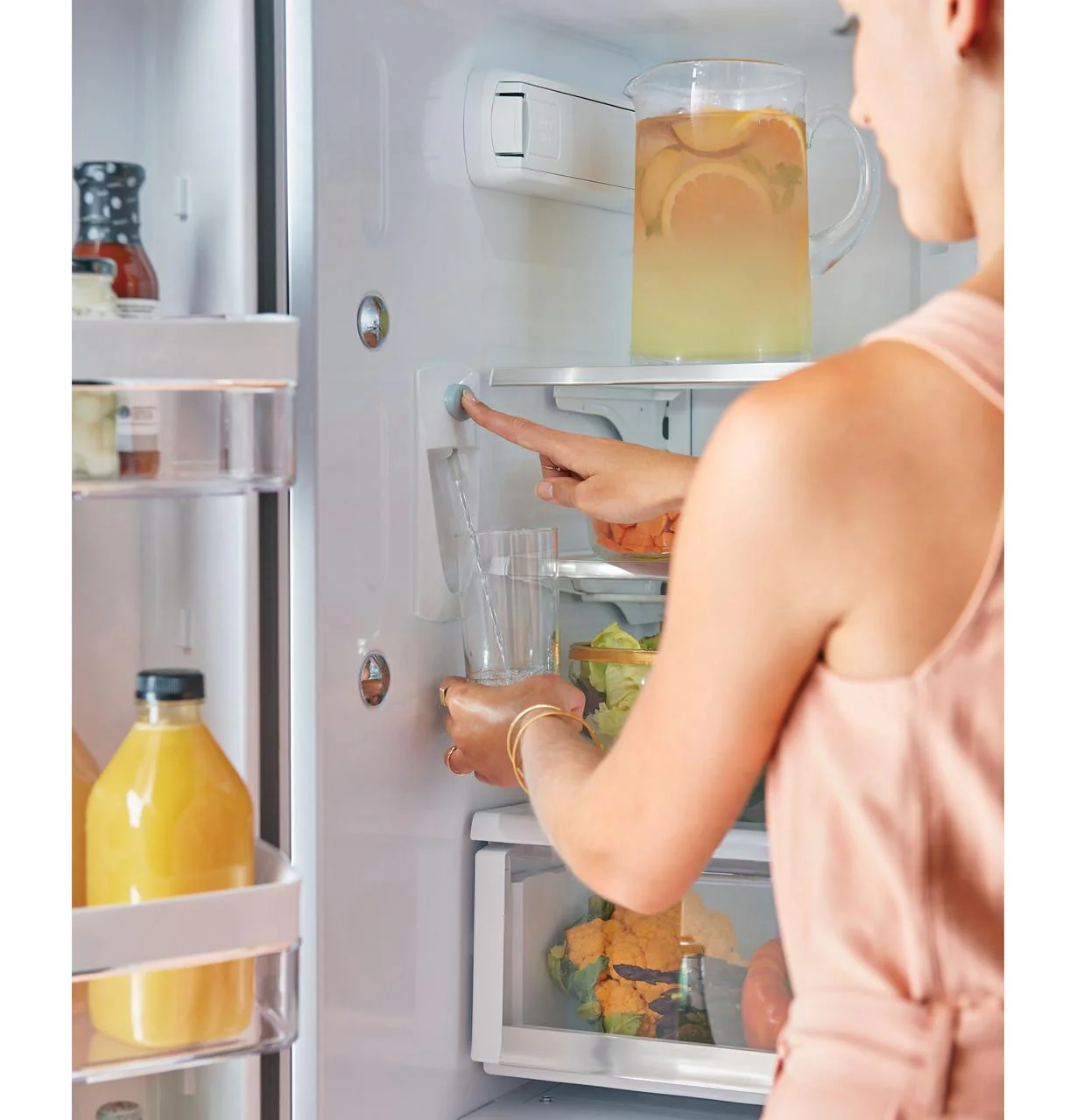 Cafe CWE23SP2MS1 CAF(EBACK)™ ENERGY STAR® 23.1 Cu. Ft. Smart Counter-Depth French-Door Refrigerator - Image 16