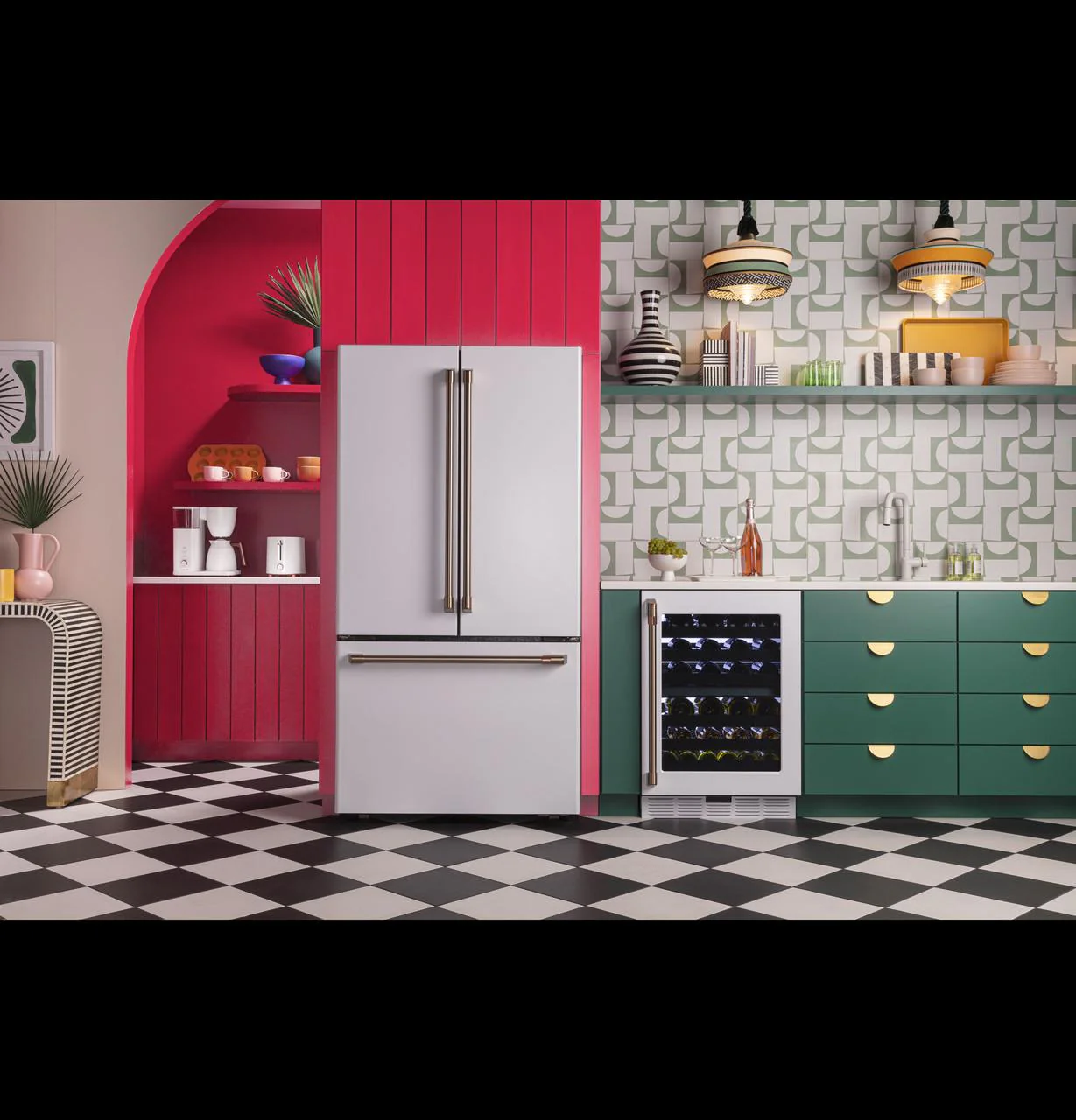 Cafe CWE23SP4MW2 CAF(EBACK)™ ENERGY STAR® 23.1 Cu. Ft. Smart Counter-Depth French-Door Refrigerator - Image 17