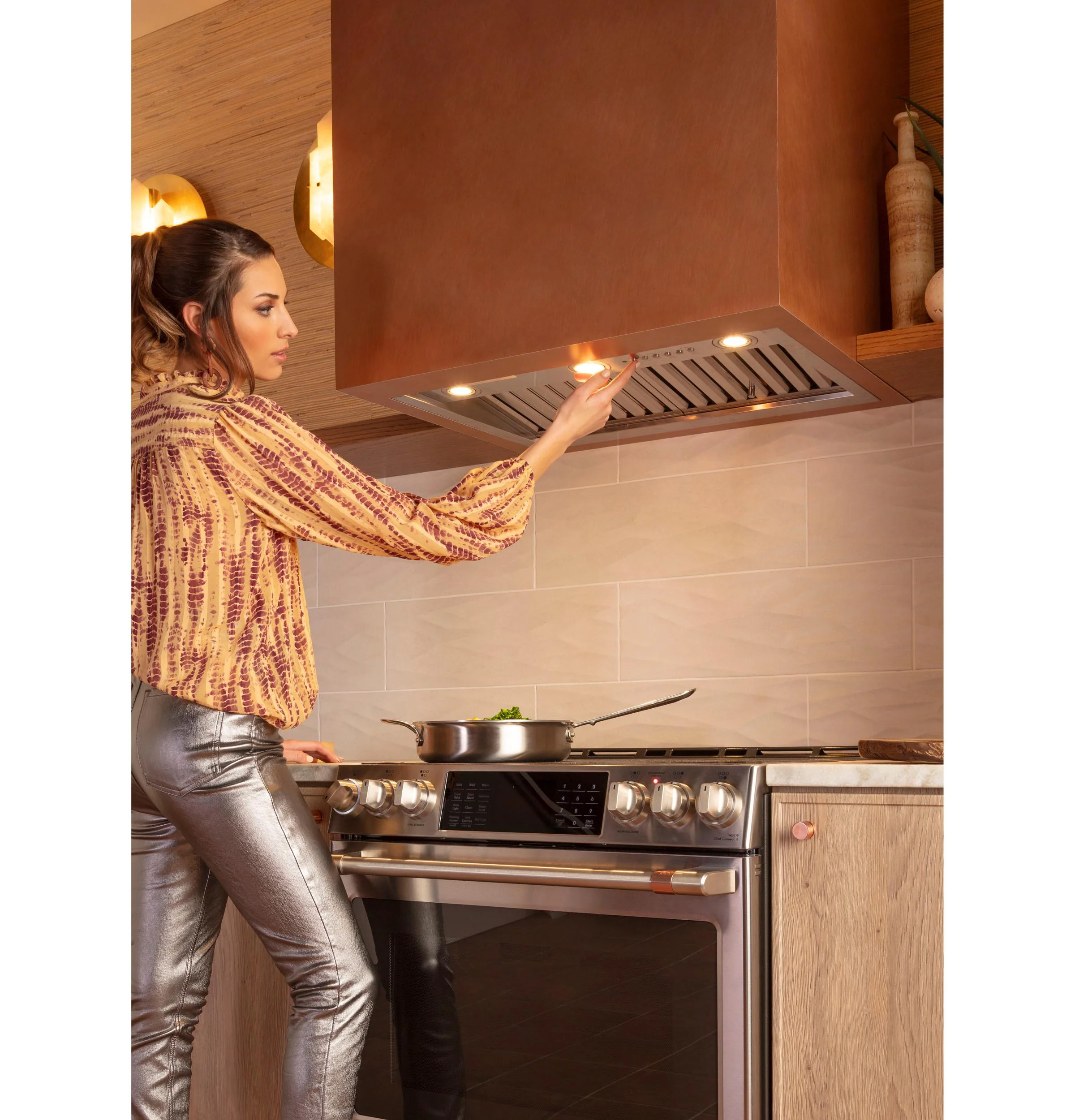 Cafe UVC9300SLSS 30" Smart Designer Custom Insert w/ Dimmable LED Lighting - Image 13