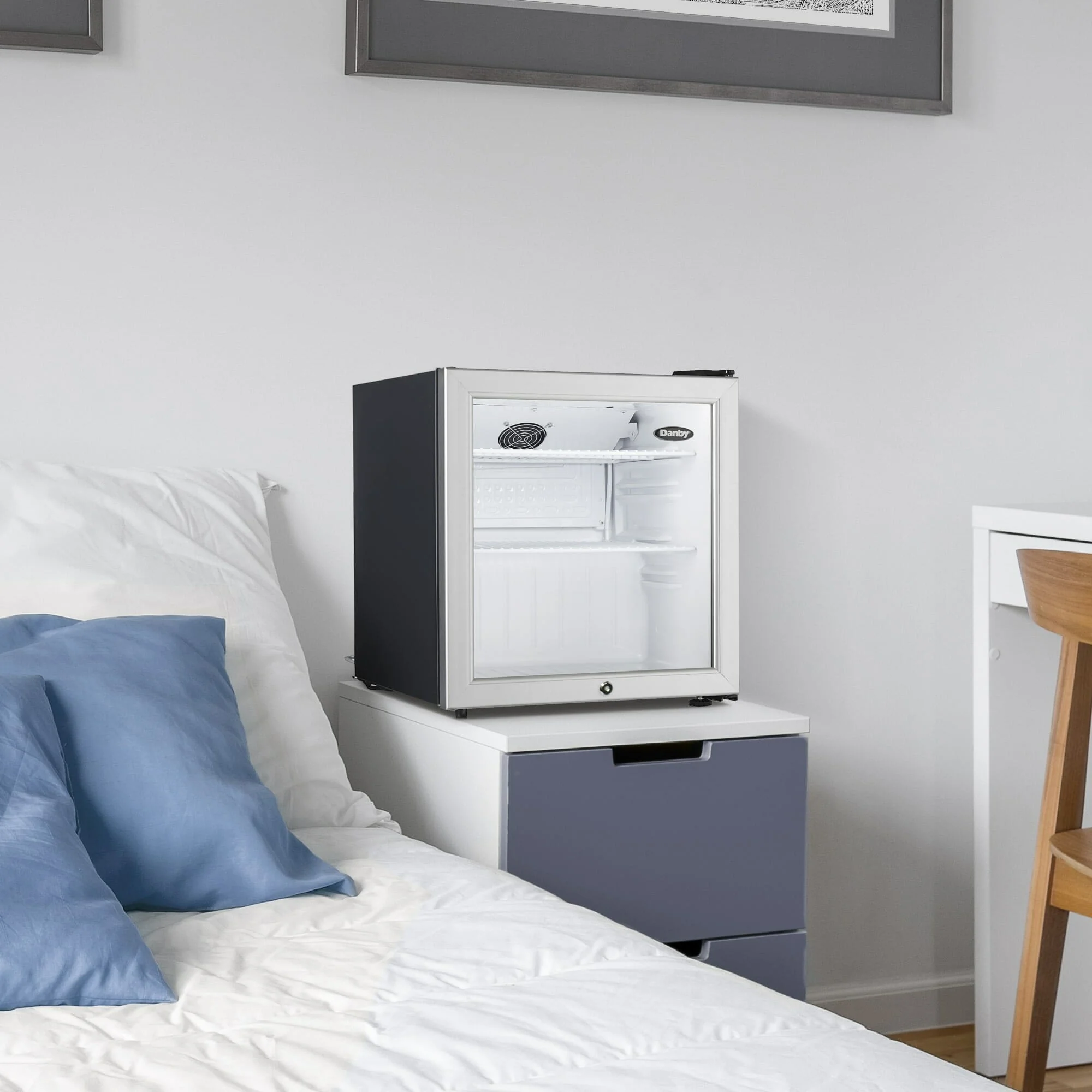 DAG016A2BDB Danby 1.6 cu. ft. Compact Glass Door Fridge in Platinum - Image 10