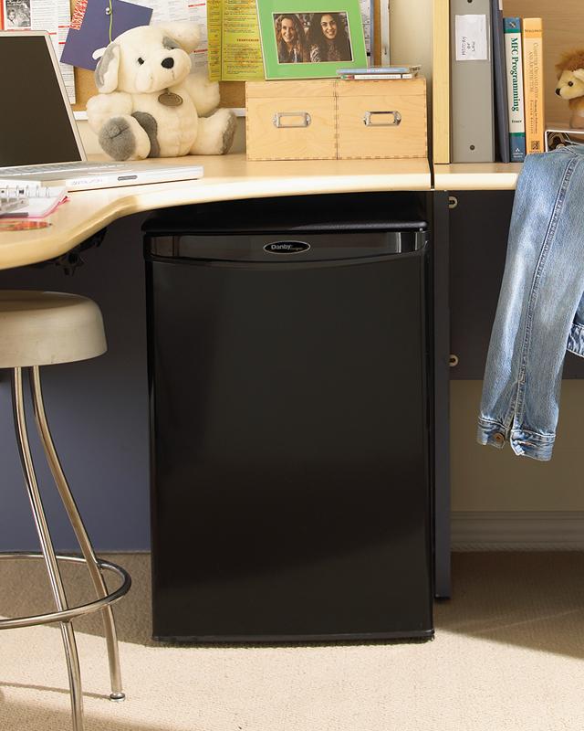 DAR026A1BDD Danby 2.6 cu. ft. Compact Fridge in Black - Image 5