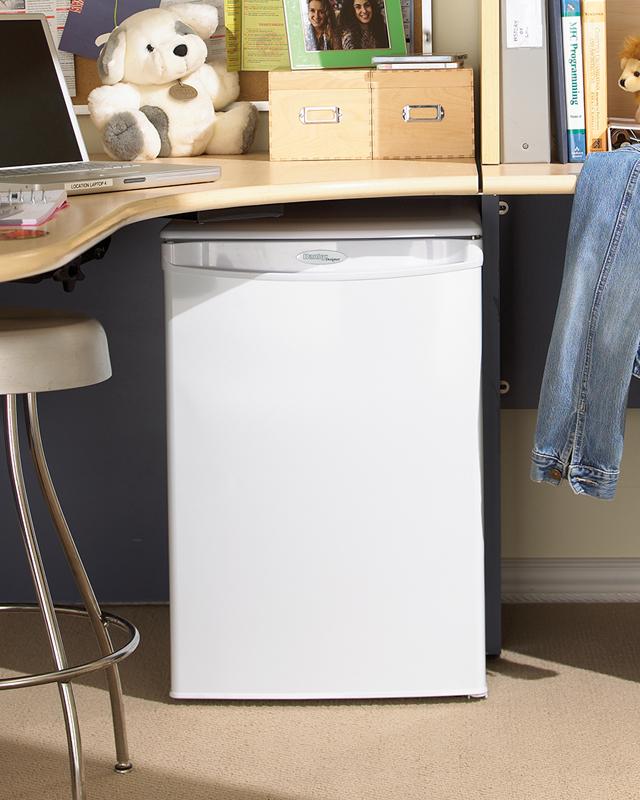 DAR026A1WDD Danby 2.6 cu. ft. Compact Fridge in White - Image 8