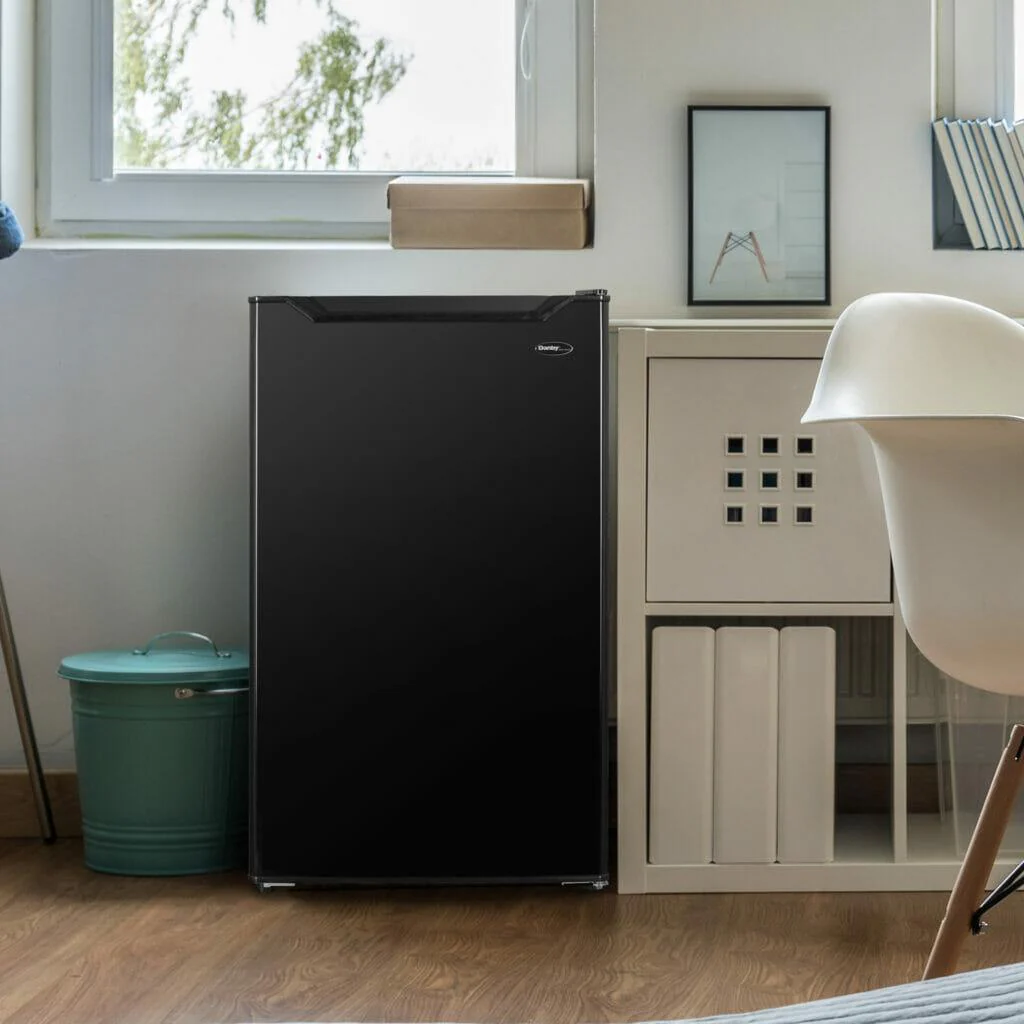 DAR032B2BM Danby 3.2 cu. ft. Compact Fridge in Black - Image 2