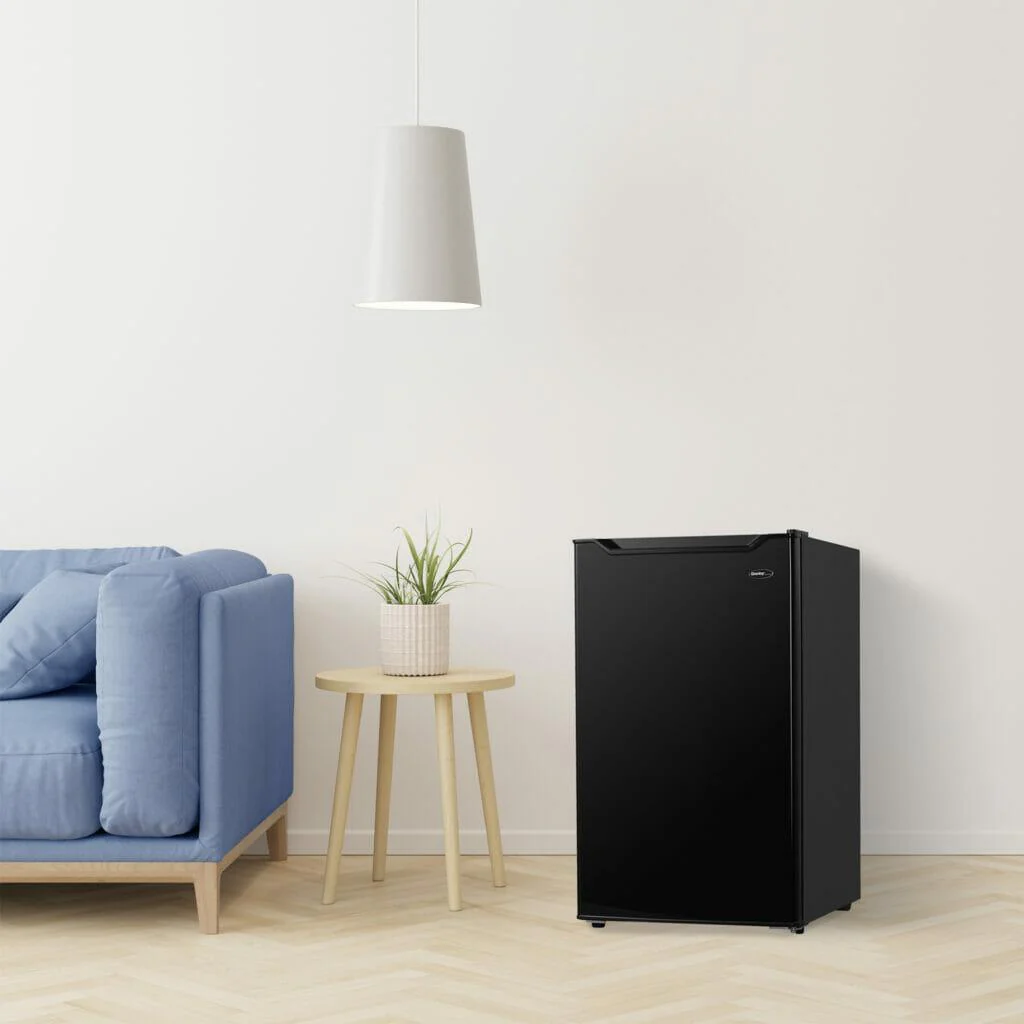 DAR032B2BM Danby 3.2 cu. ft. Compact Fridge in Black - Image 3