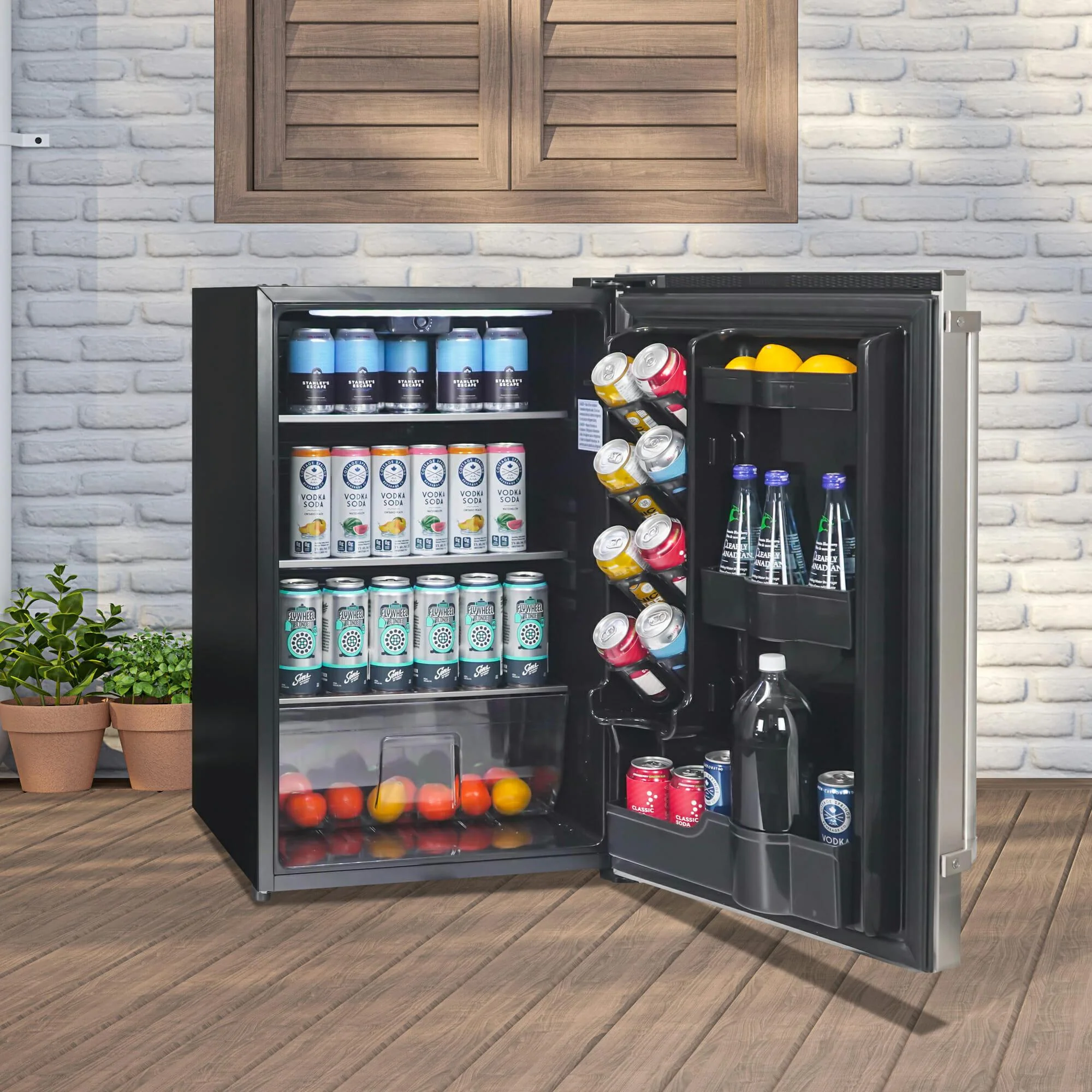 DAR044A1SSO Danby 4.4 cu. ft. Outdoor Fridge in Stainless Steel - Image 8