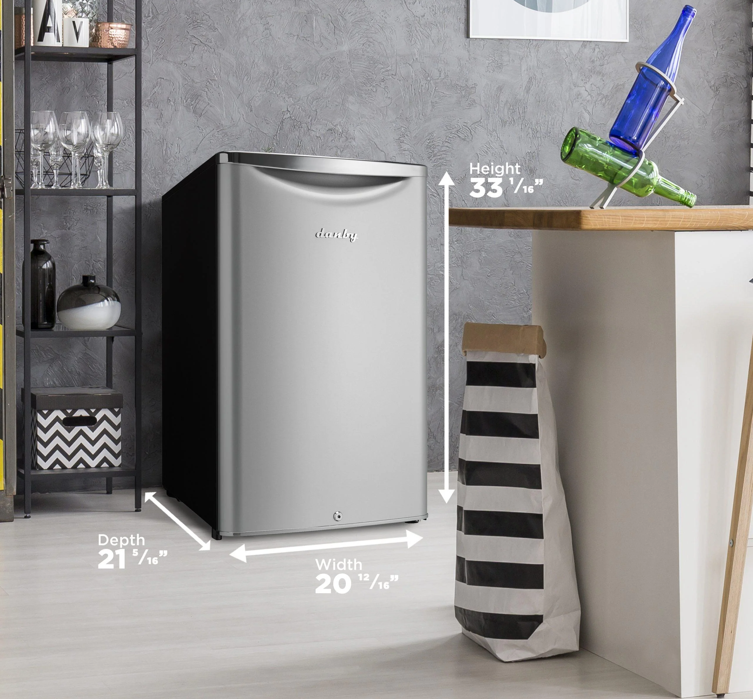DAR044A6DDB Danby 4.4 cu. ft. Retro Compact Fridge in Iridium Silver - Image 4