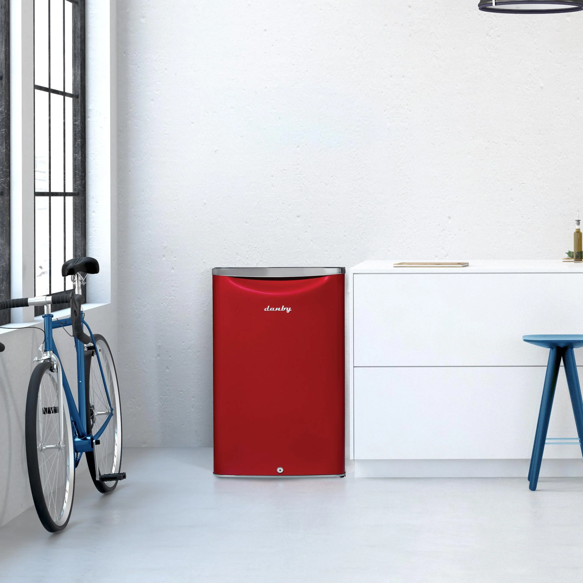 DAR044A6LDB Danby 4.4 cu. ft. Retro Compact Fridge in Metallic Red - Image 6