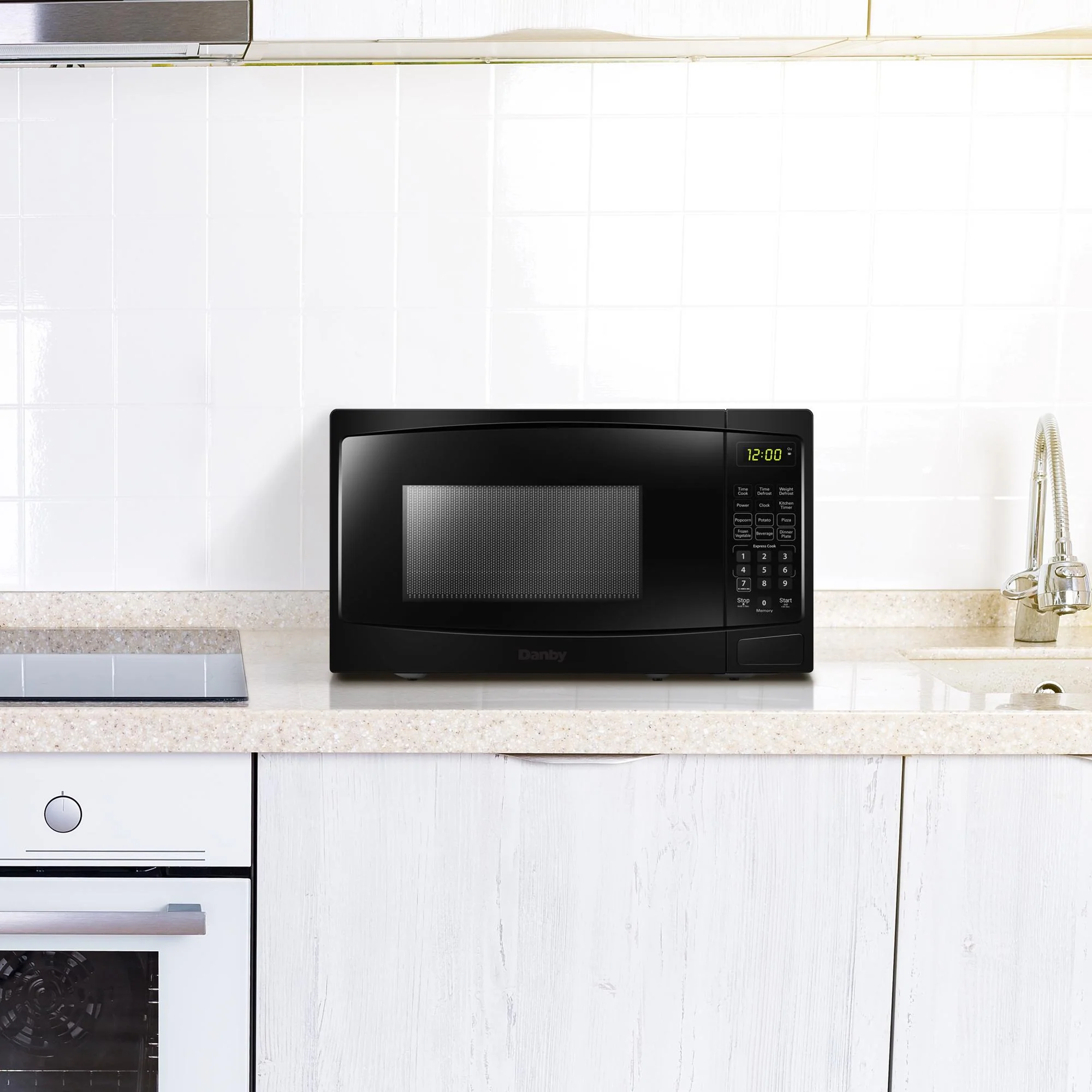 DBMW0920BBB Danby 0.9 cu. ft. Countertop Microwave in Black - Image 13