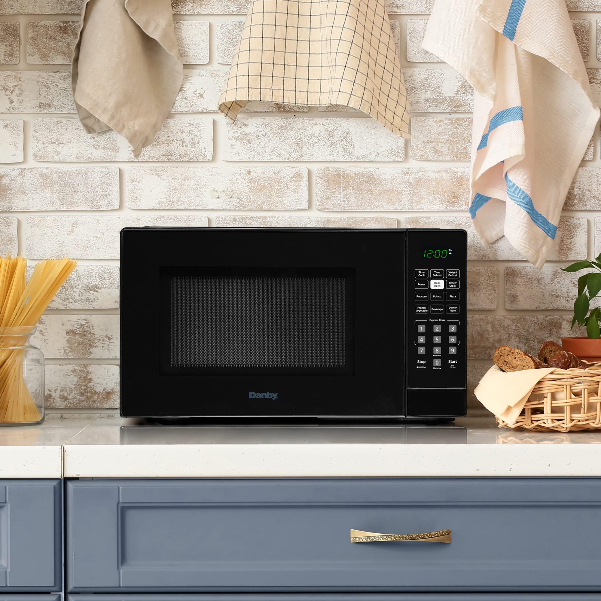 DBMW0921BBB Danby 0.9 cu. ft. Countertop Microwave in Black - Image 4