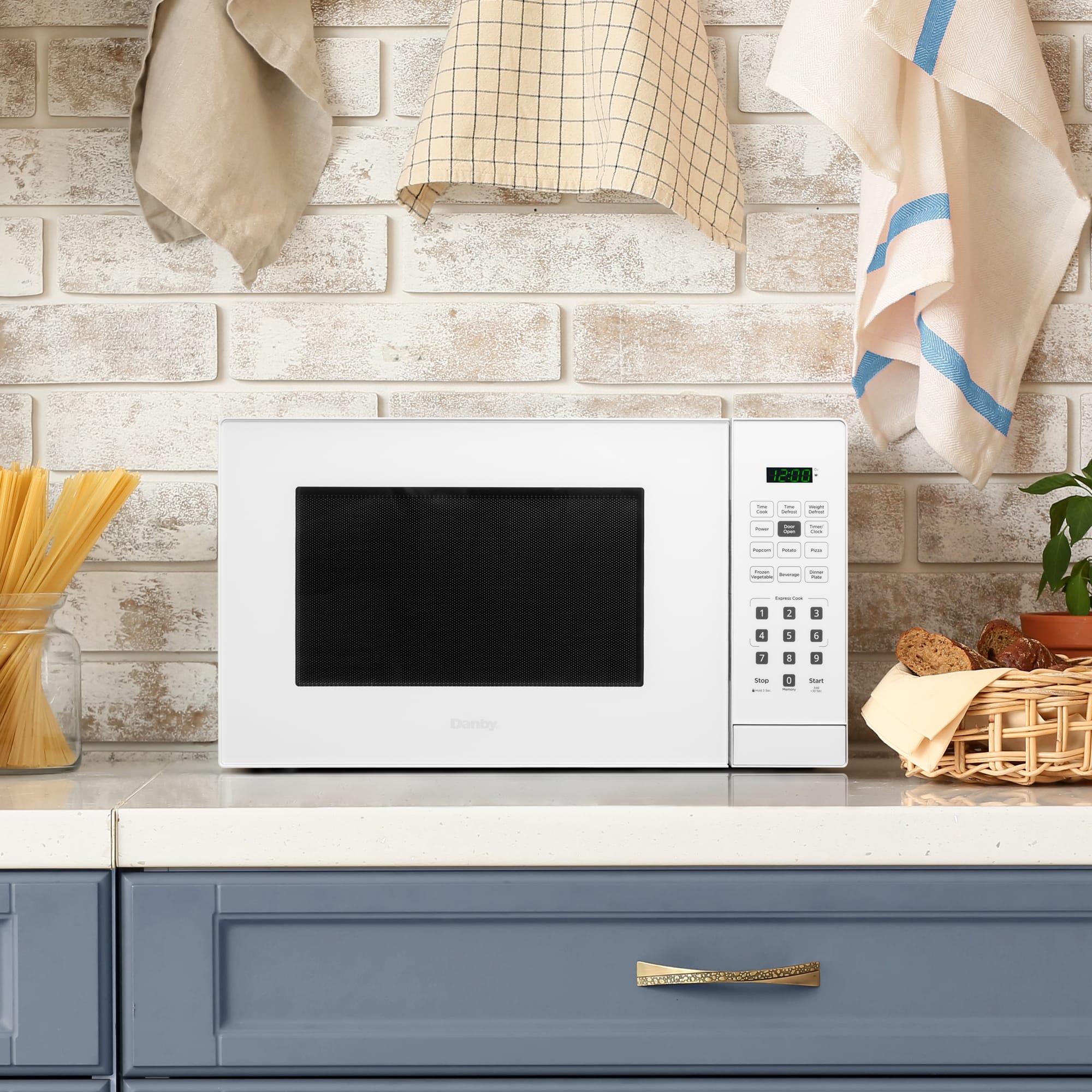 DBMW0921BWW Danby 0.9 cu. ft. Countertop Microwave in White - Image 4