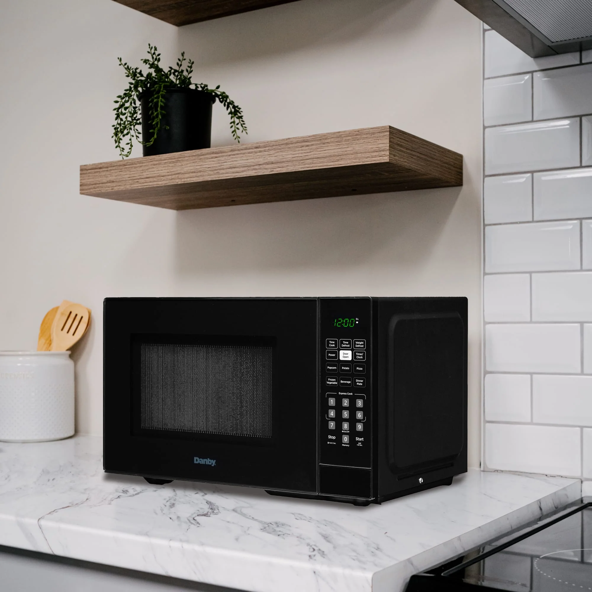 DBMW1121BBB Danby 1.1 cu. ft. Countertop Microwave in Black - Image 5