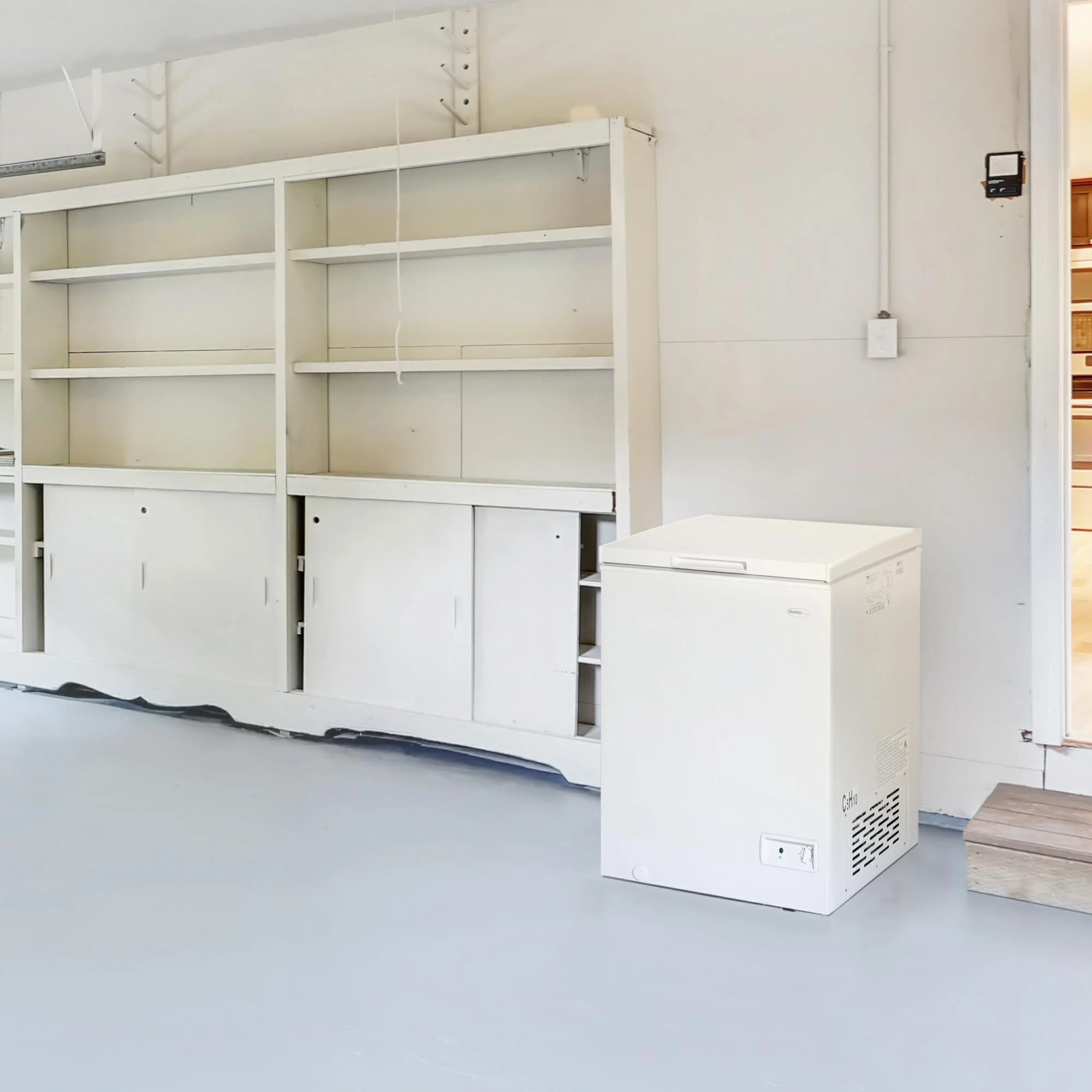 DCF050A6WM Danby 5.0 cu. ft. Square Model Chest Freezer DOE in White - Image 11