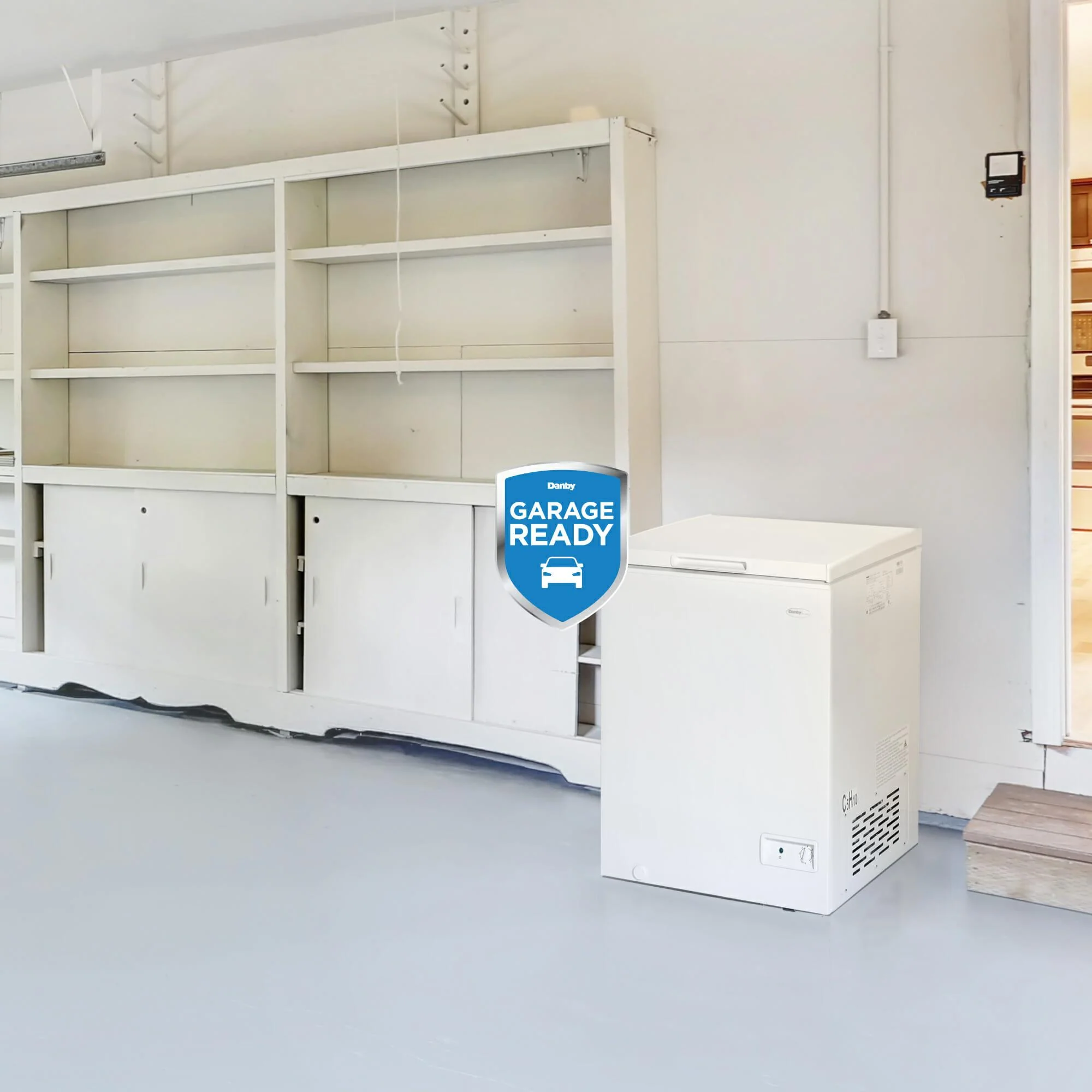DCF050A6WM Danby 5.0 cu. ft. Square Model Chest Freezer DOE in White - Image 8