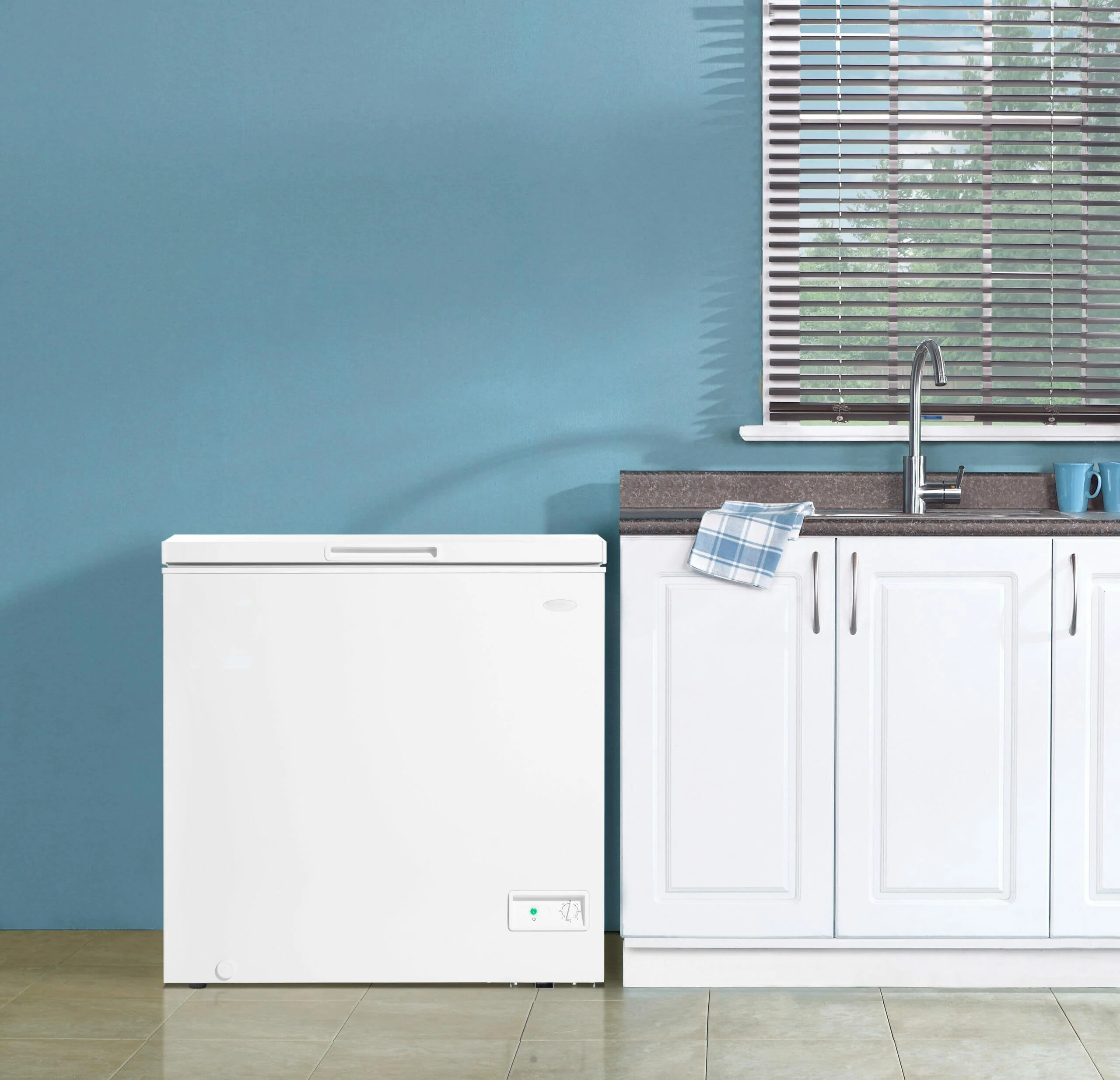 DCF070A6WM Danby 7.0 cu. ft. Square Model Chest Freezer in White - Image 8