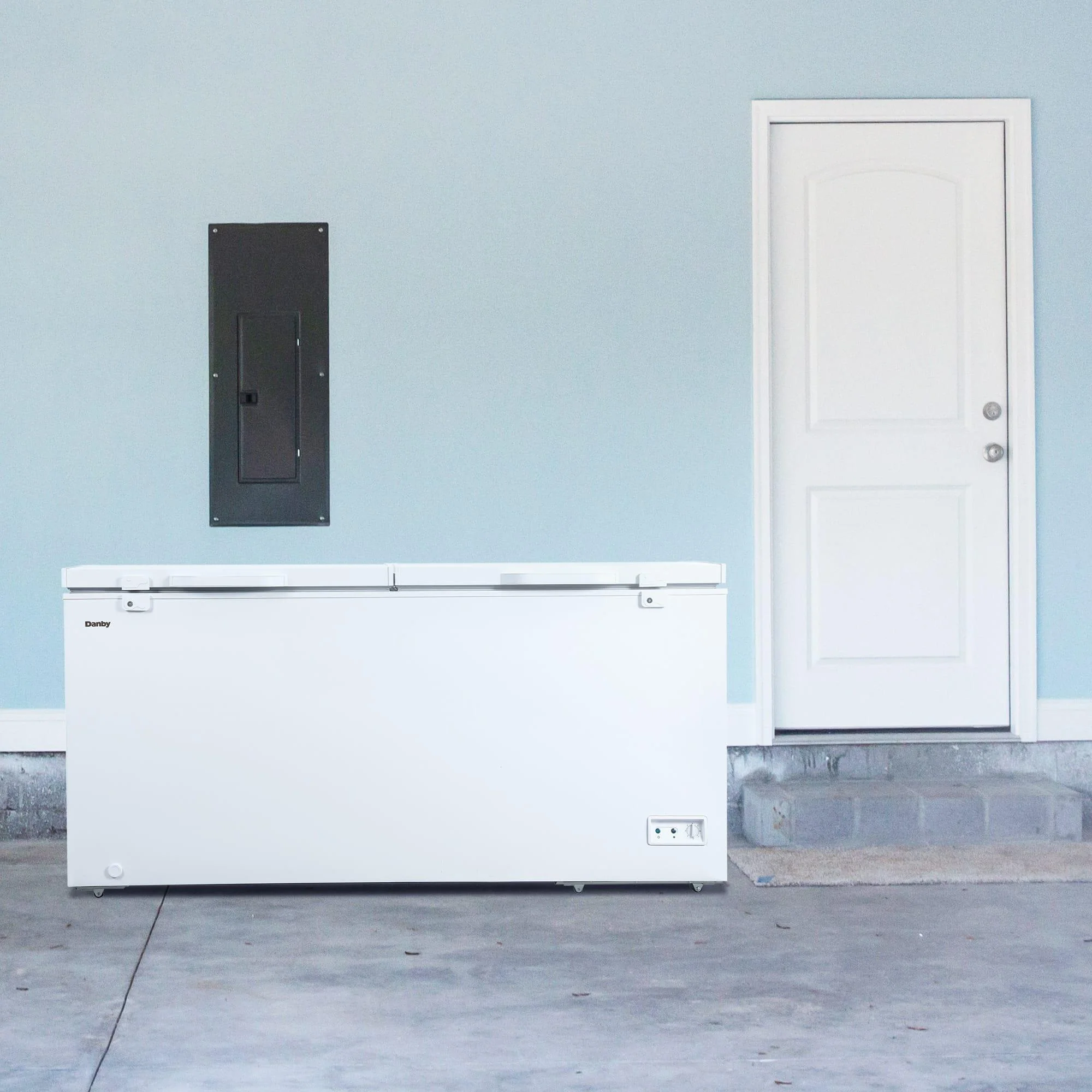 DCFM171A1WDB Danby 17.1 cu. ft. Chest Freezer 2 Door in White - Image 6
