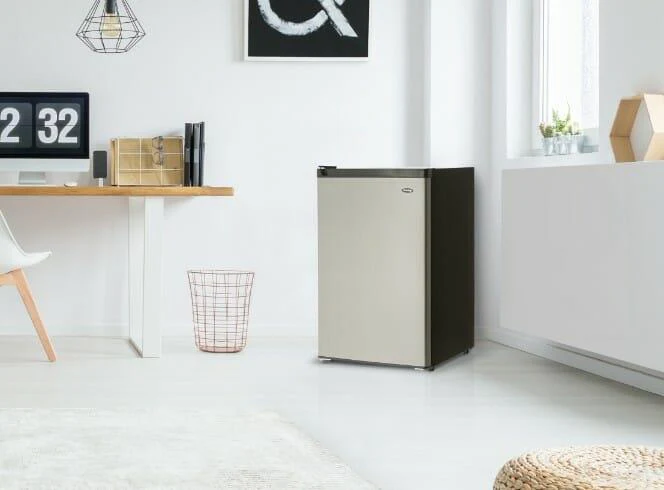 DCR045B1BSLDB Danby 4.5 cu. ft. Compact Fridge with True Freezer in Stainless Steel Look - Image 10