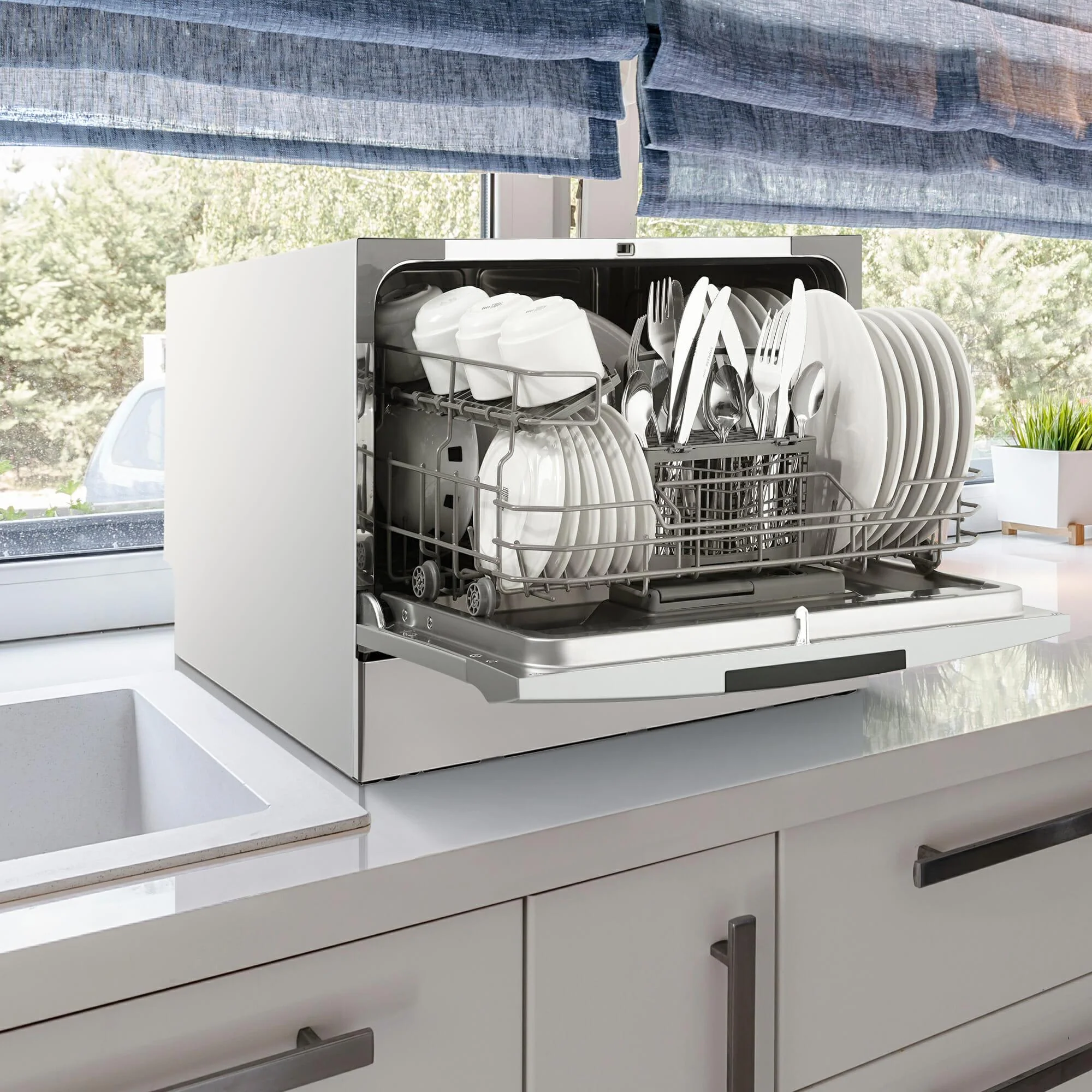DDW631SDB Danby 6 Place Setting Countertop Dishwasher in Silver - Image 17