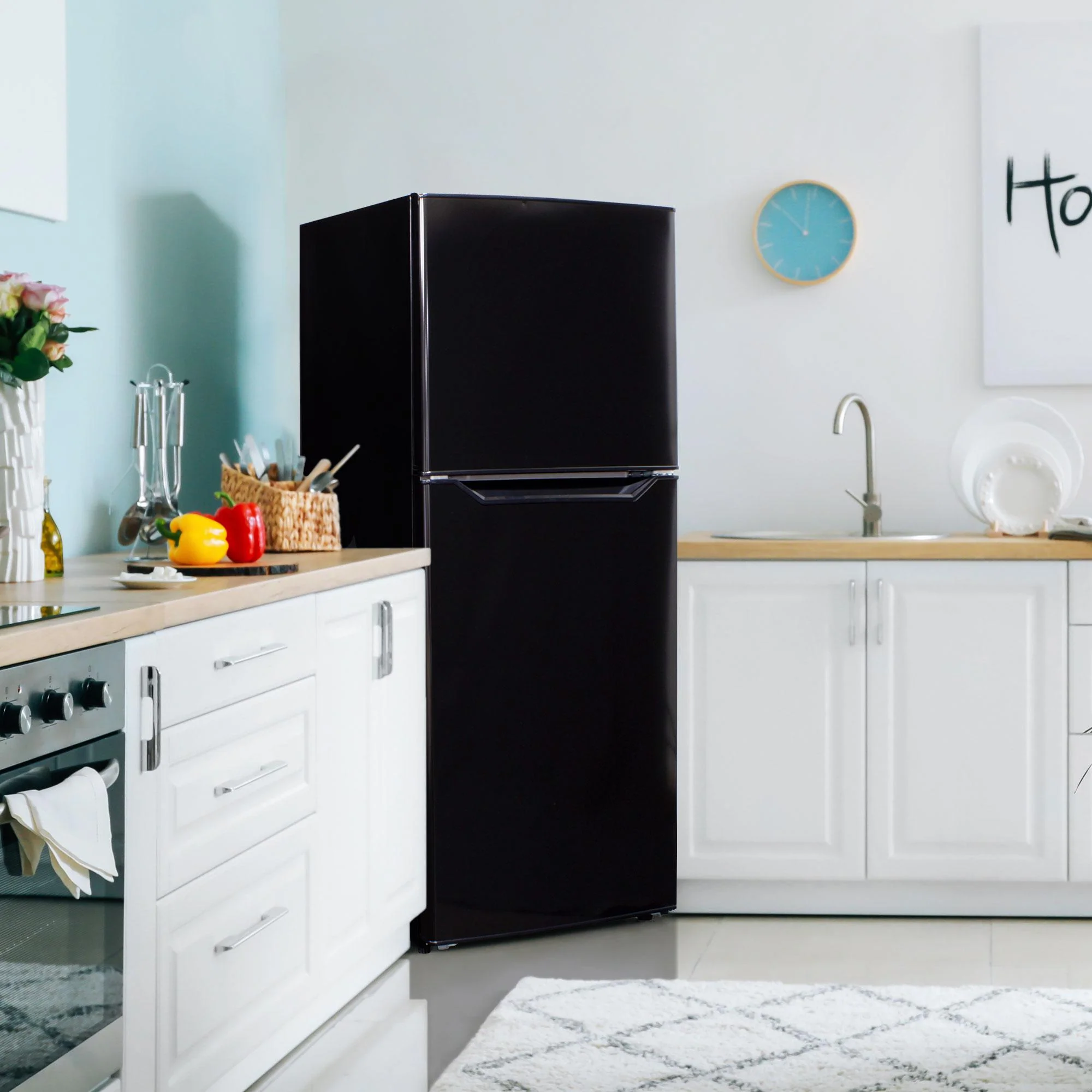 DFF101B1BDB Danby 10.1 cu. ft. Top Mount Apartment Size Fridge in Black - Image 4