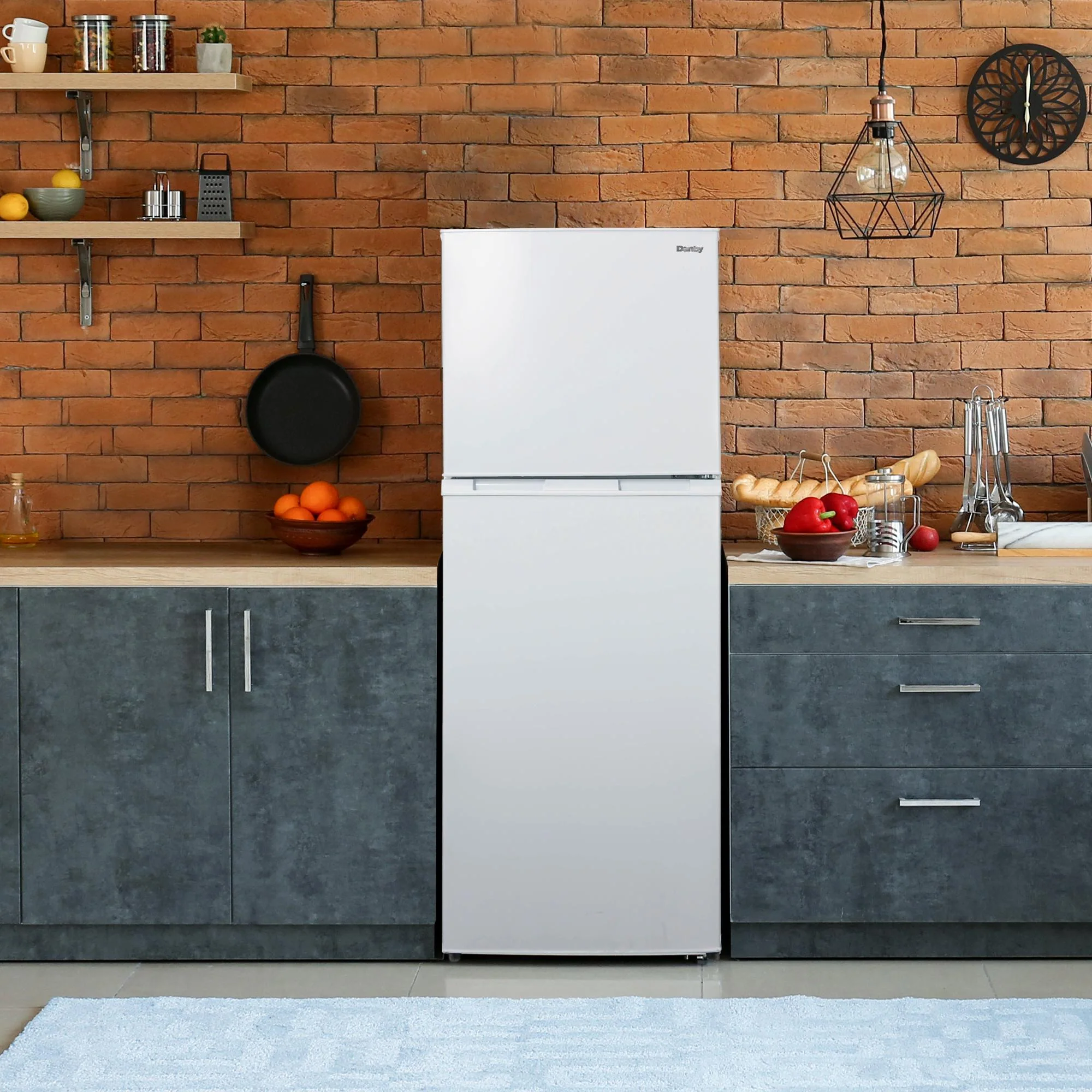 DFF101B1WDB Danby 10.1 cu. ft. Top Mount Apartment Size Fridge in White - Image 9