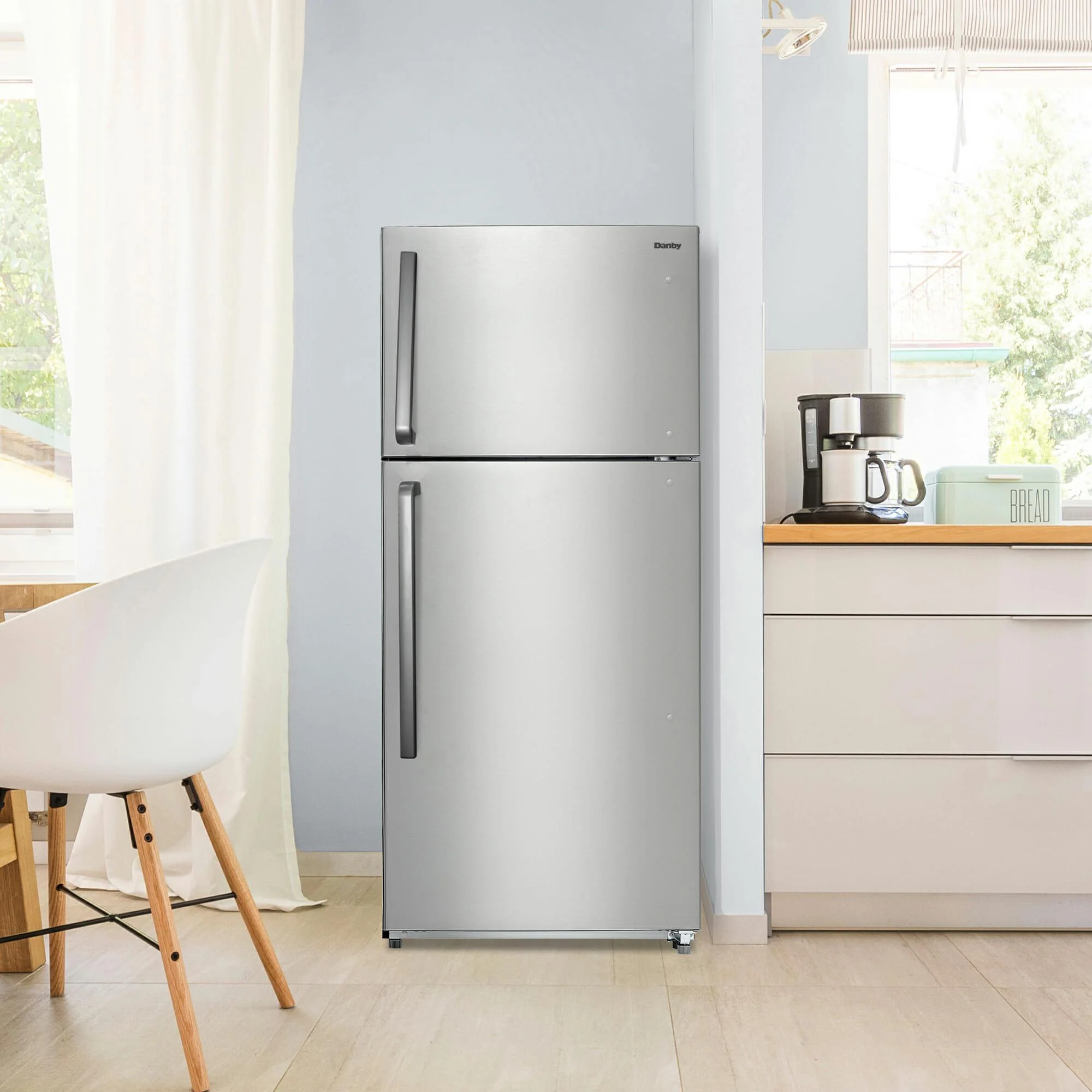 DFF180E2SSDB Danby 18.1 cu. ft. Apartment Size Fridge Top Mount in Stainless Steel - Image 4