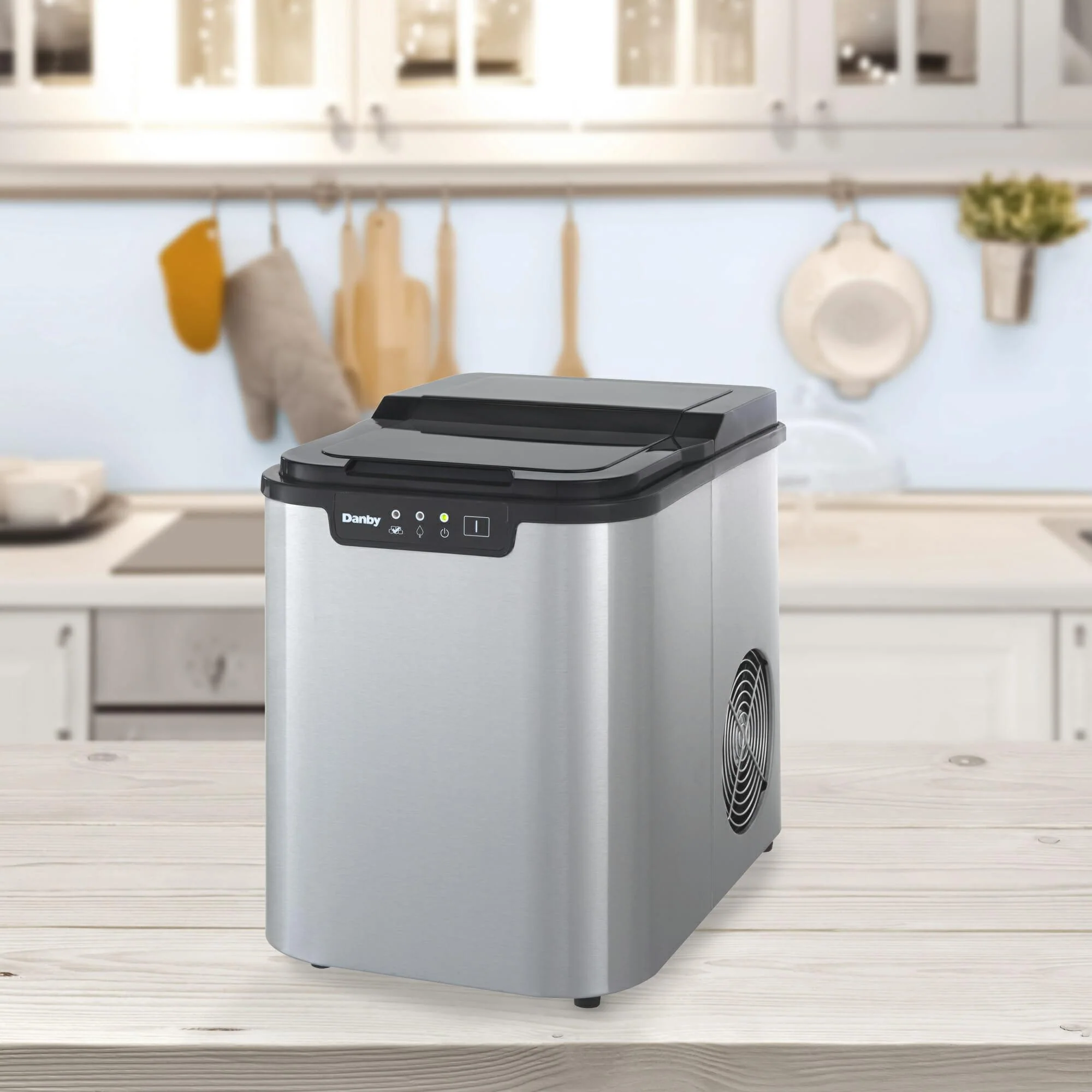 DIM2500SSDB Danby 25 lbs. Countertop Ice Maker in Stainless Steel - Image 7