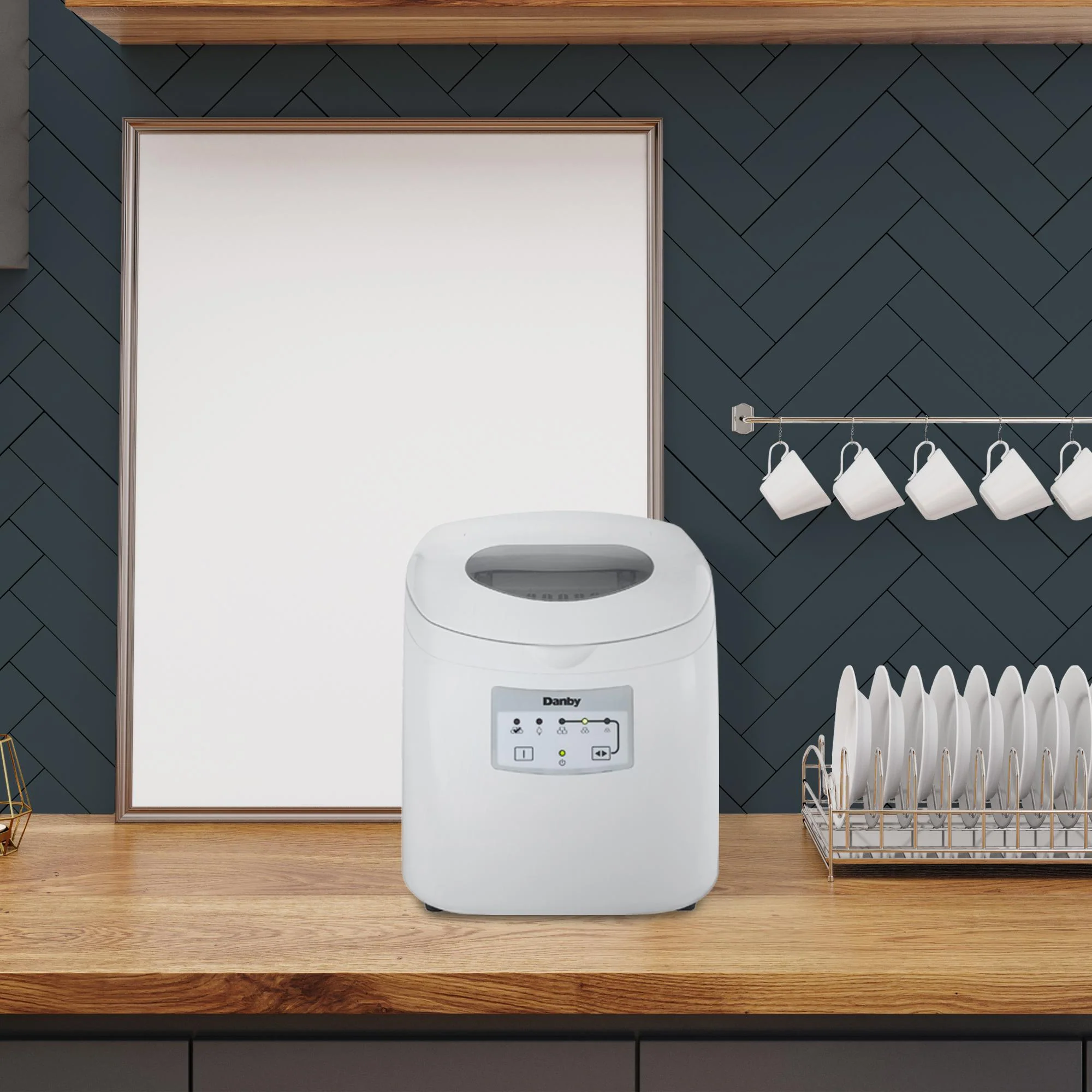 Danby 25 lbs. Countertop Ice Maker in White - Image 8
