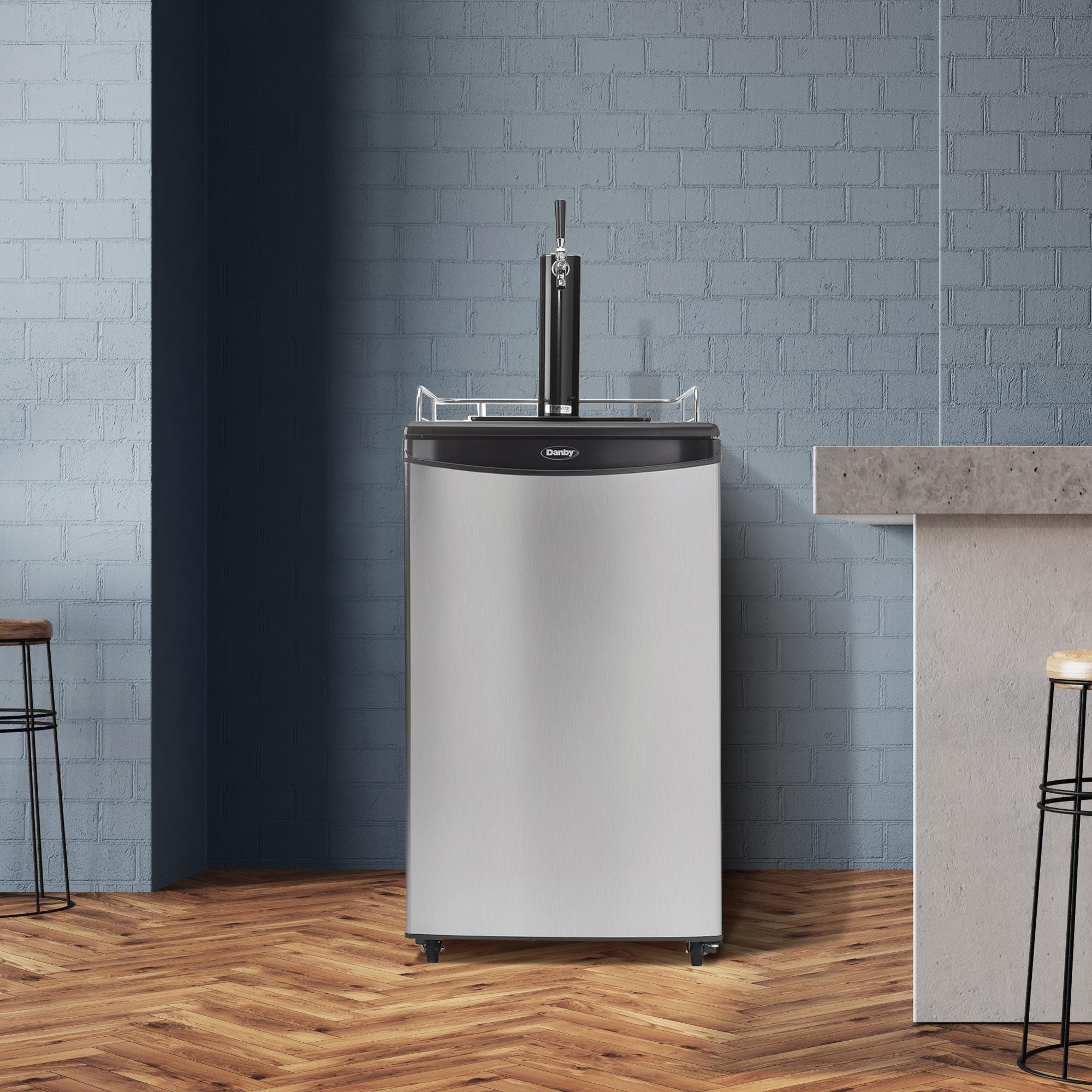 DKC054A1BSLDB Danby 5.4 cu. ft. Single Tap Keg Cooler in Stainless Steel Look - Image 8