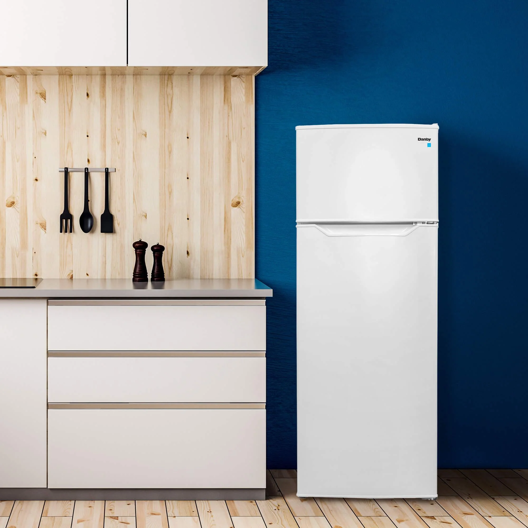 DPF074B2WDB6 Danby 7.4 cu ft. Apartment Size Fridge Top Mount in White - Image 12