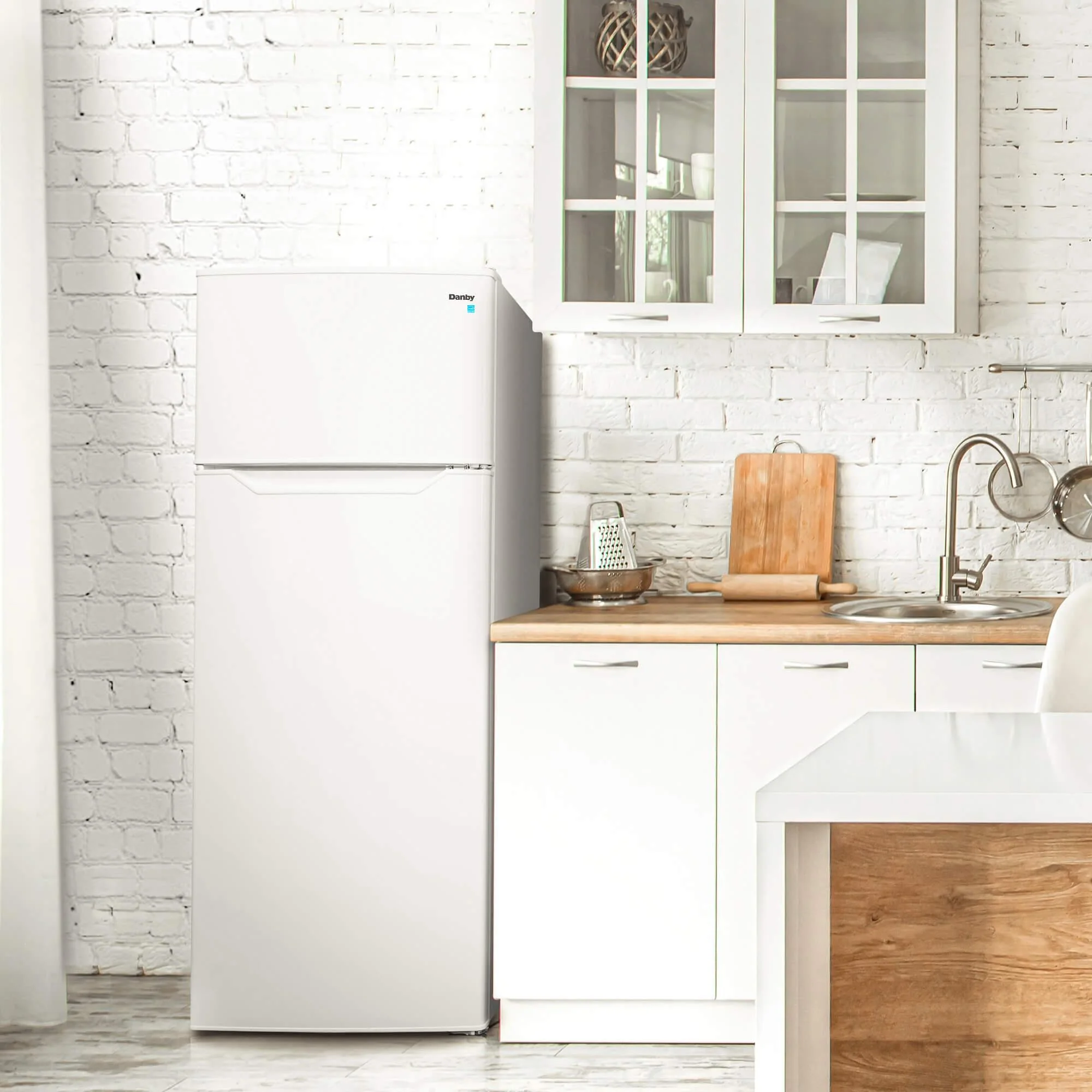 DPF074B2WDB6 Danby 7.4 cu ft. Apartment Size Fridge Top Mount in White - Image 13