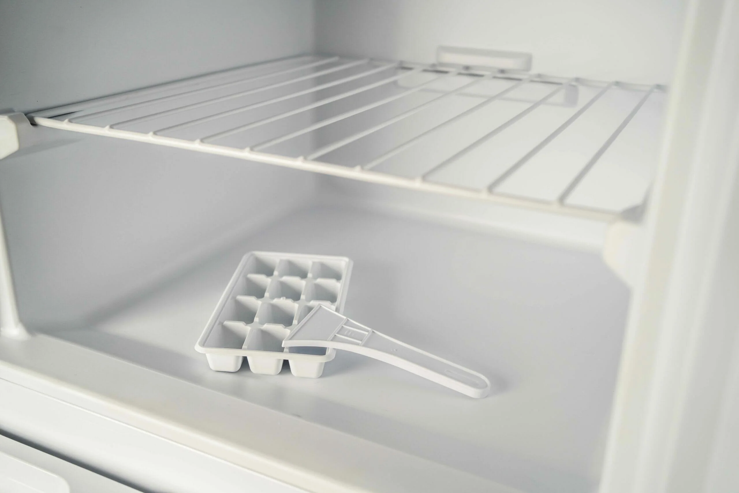 DPF074V1WDB6 Danby 7.4 cu. ft. Apartment Size Fridge Top Mount in White - Image 25