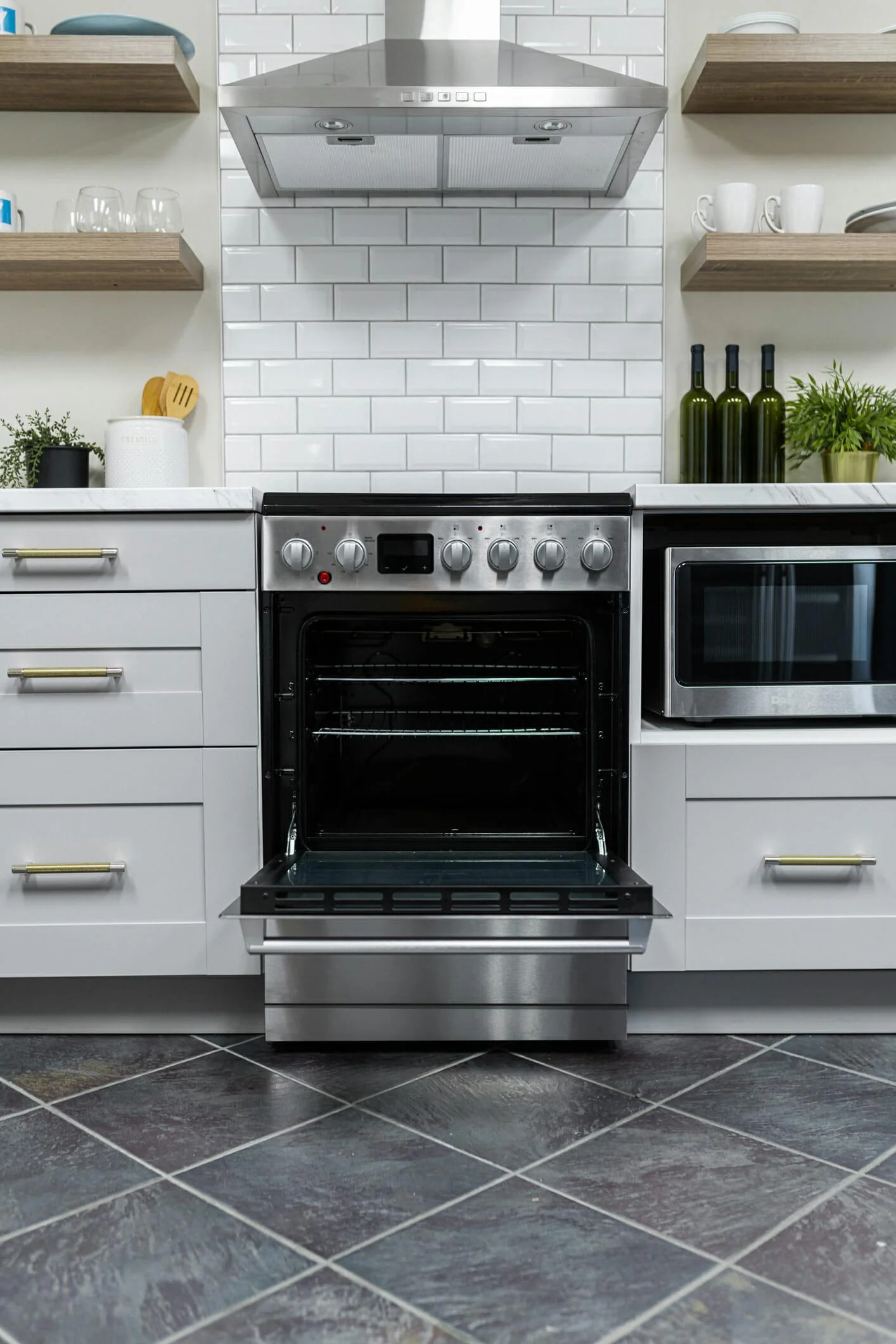 DRCA240BSS Danby 24-in TruAirFry Smooth top Slide-in Electric Range in Stainless Steel - Image 15