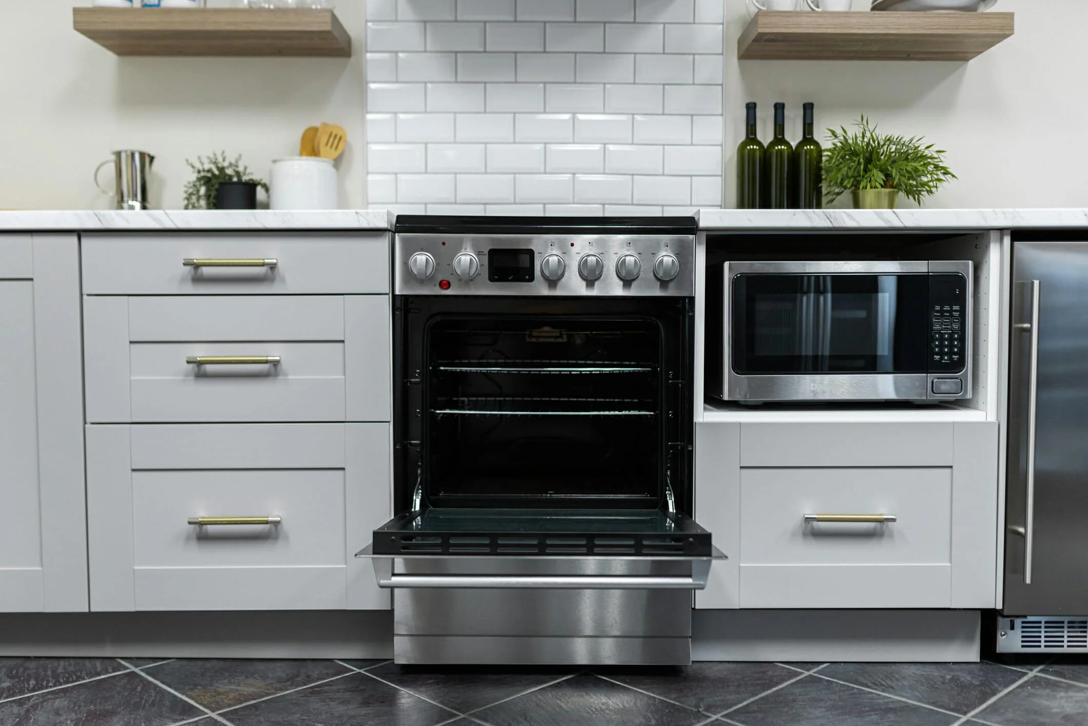 DRCA240BSS Danby 24-in TruAirFry Smooth top Slide-in Electric Range in Stainless Steel - Image 16